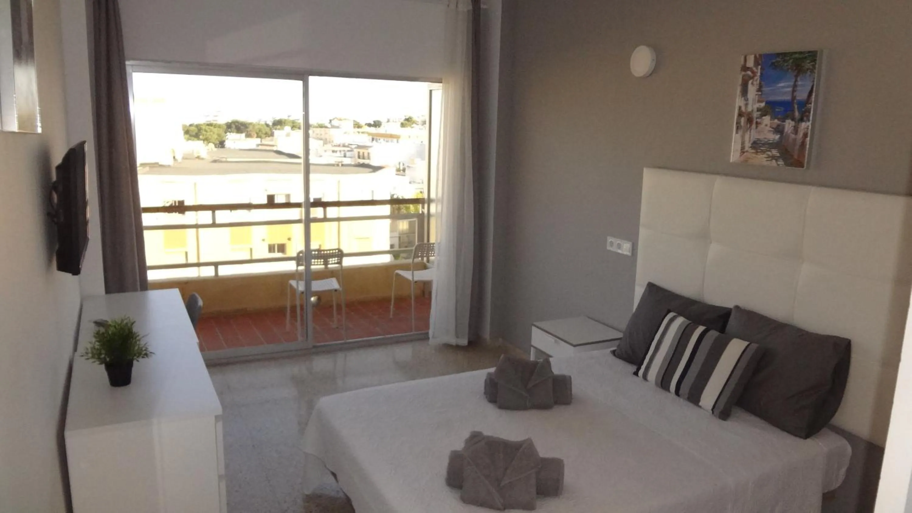 Photo of the whole room, Bed in Hotel Carlos I