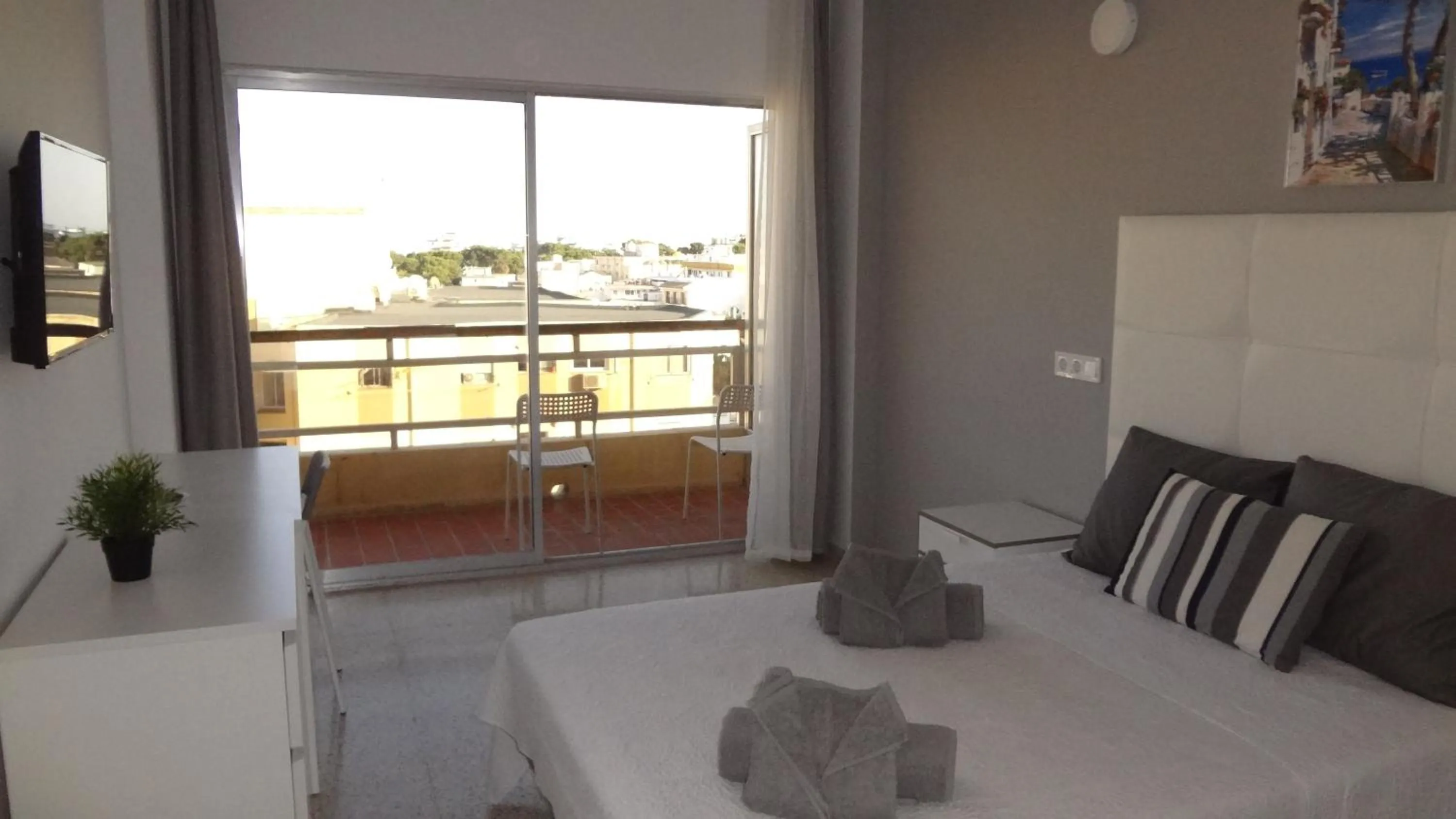 Photo of the whole room, Bed in Hotel Carlos I