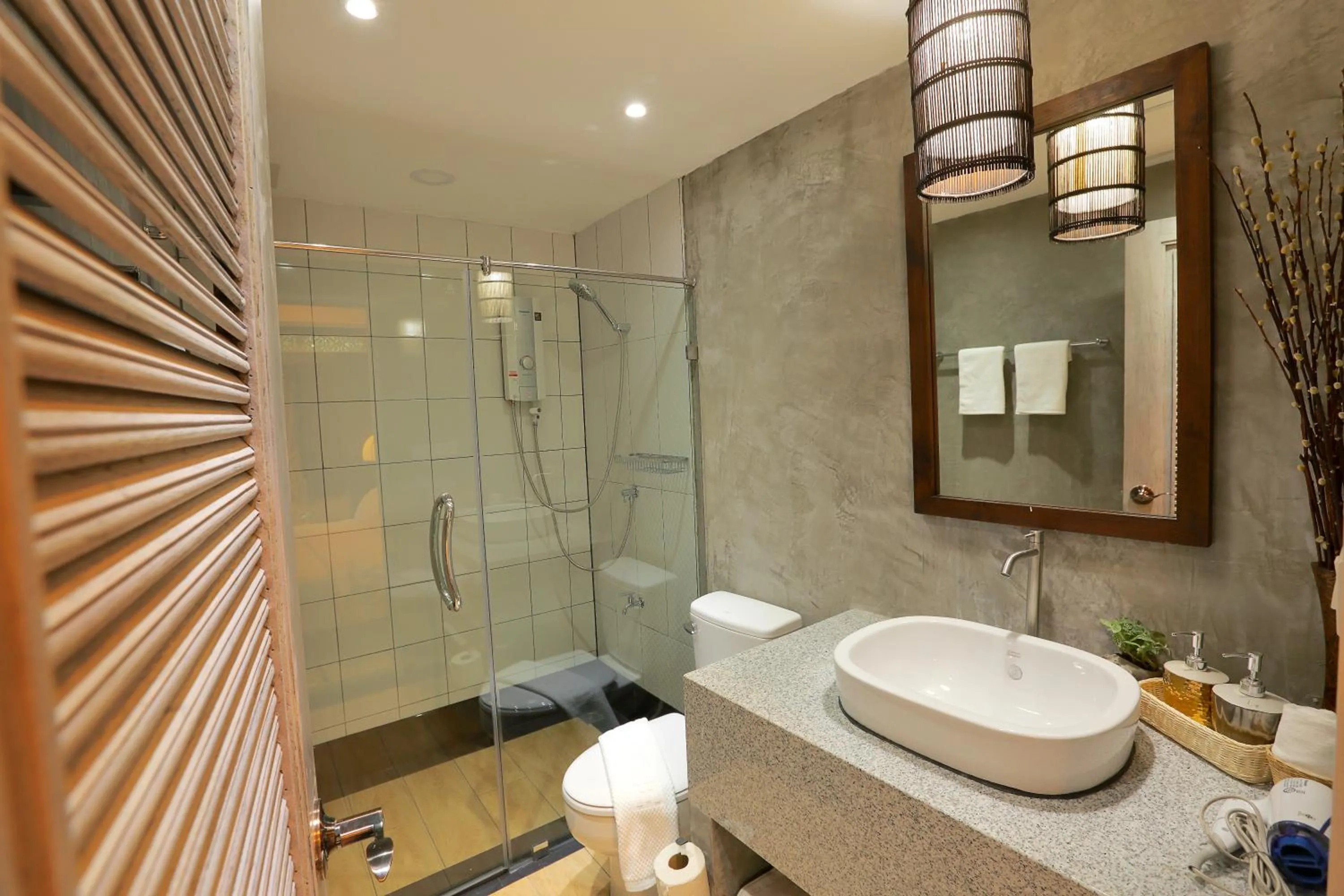 Shower in Amaka Bed and Breakfast