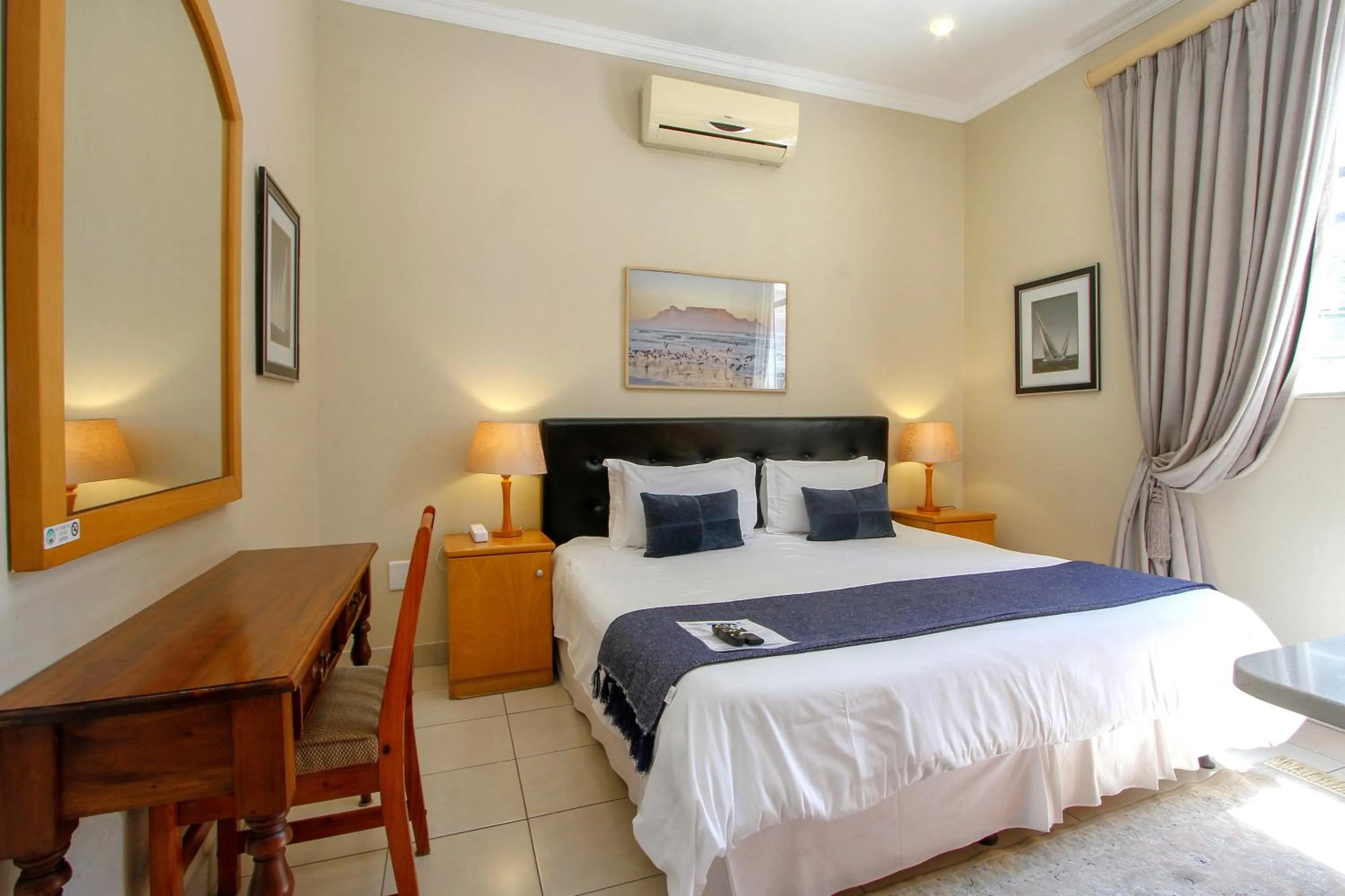 Bed in The Sandringham Bed & Breakfast and Self-Catering