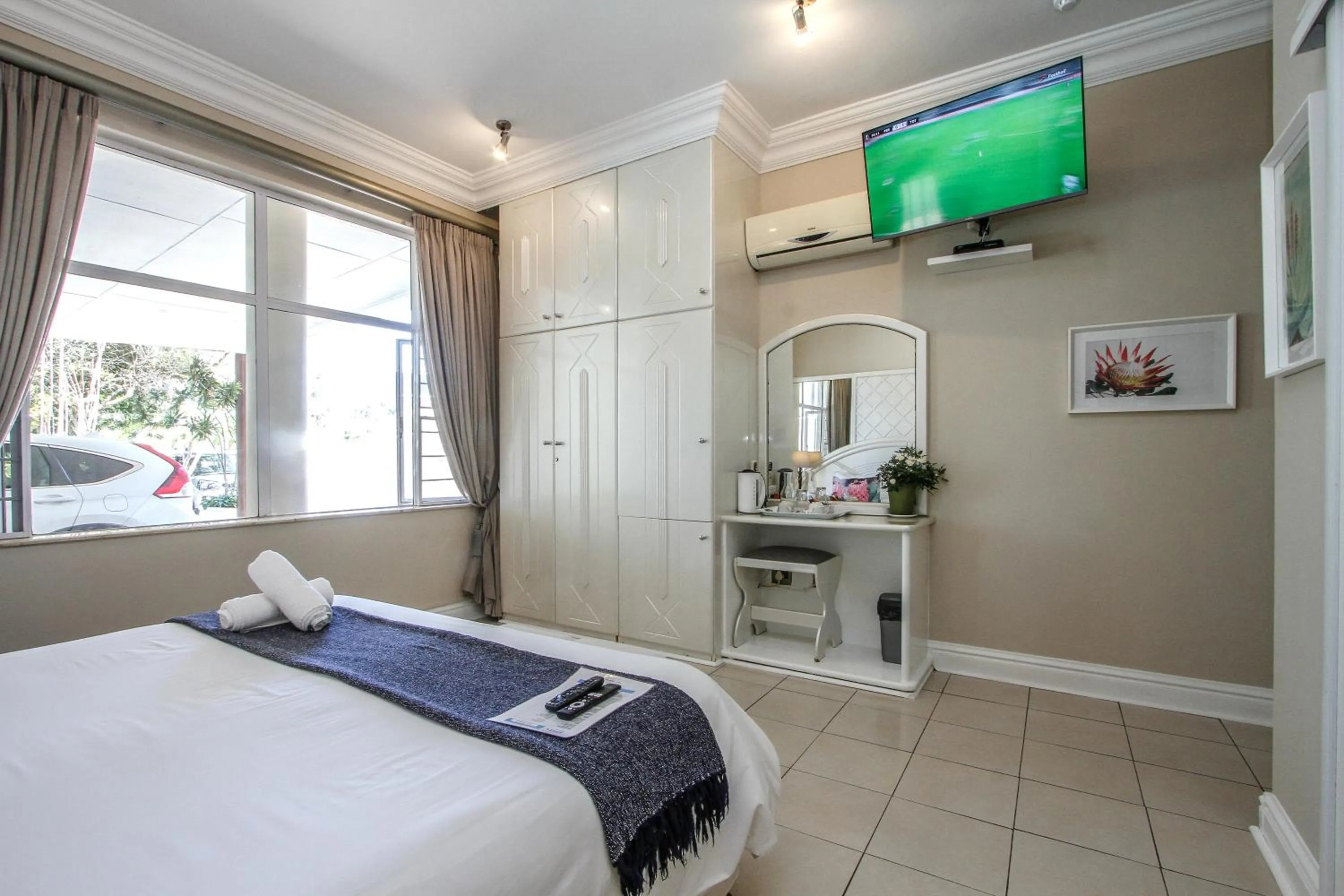 TV and multimedia, Bed in The Sandringham Bed & Breakfast and Self-Catering