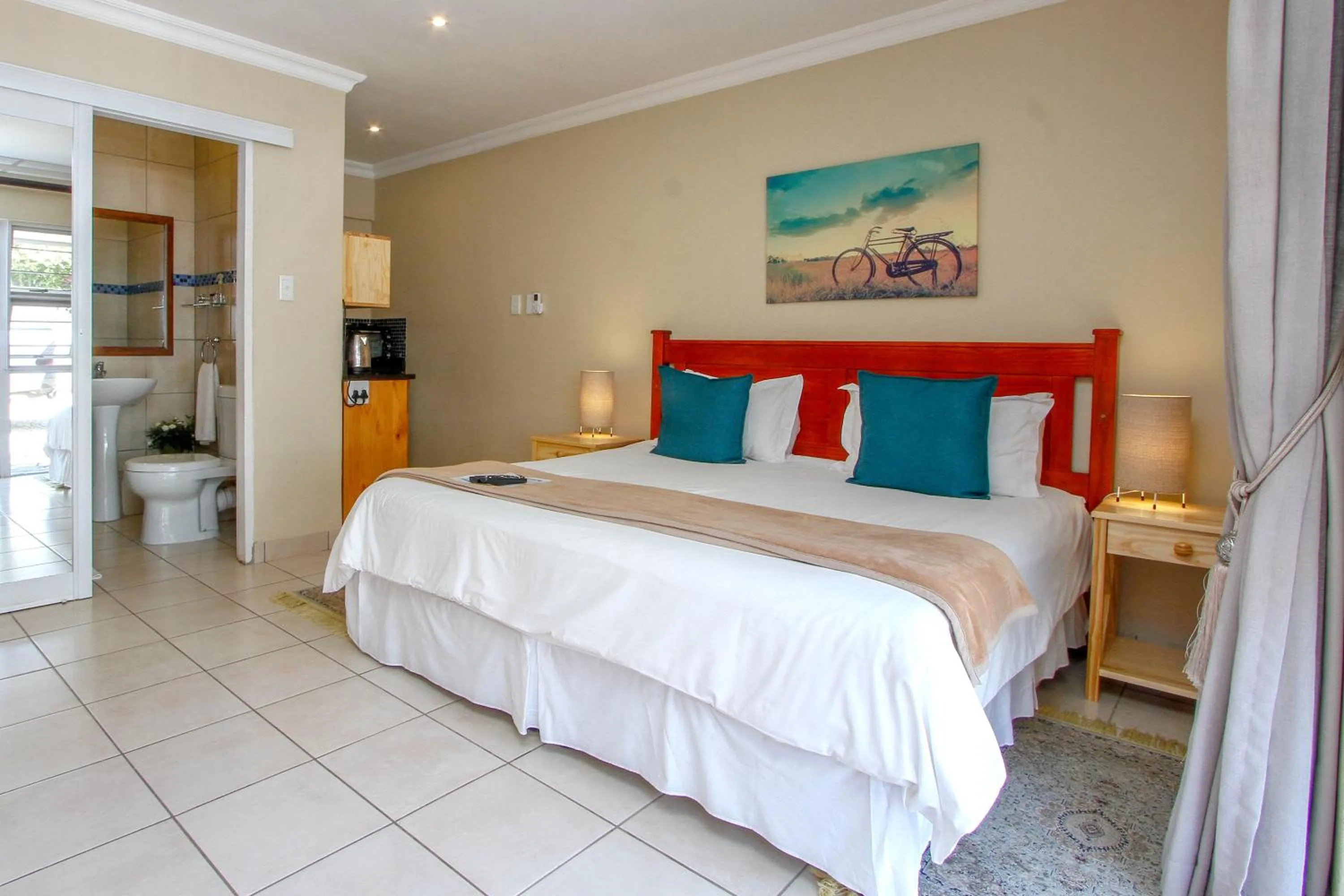 Photo of the whole room, Bed in The Sandringham Bed & Breakfast and Self-Catering