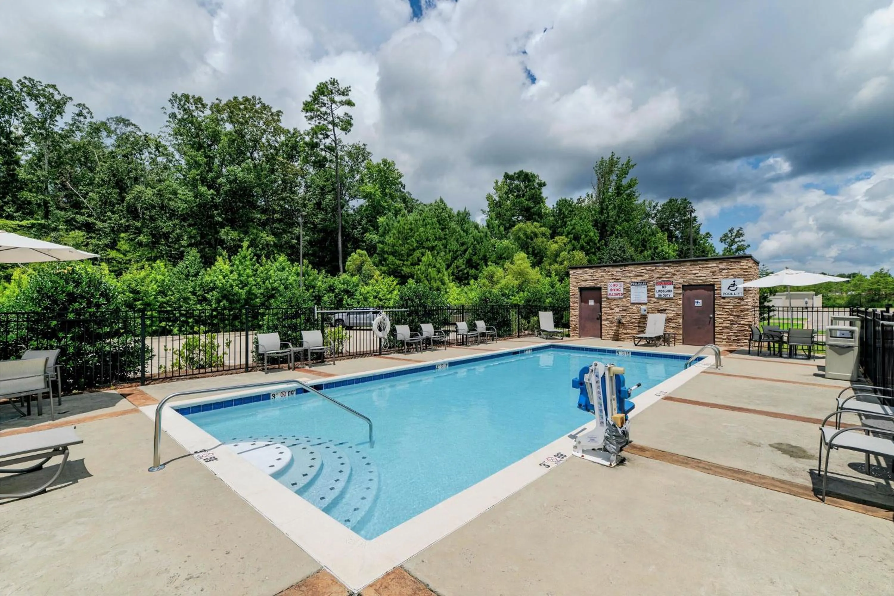Swimming pool in Holiday Inn Express Jasper by IHG