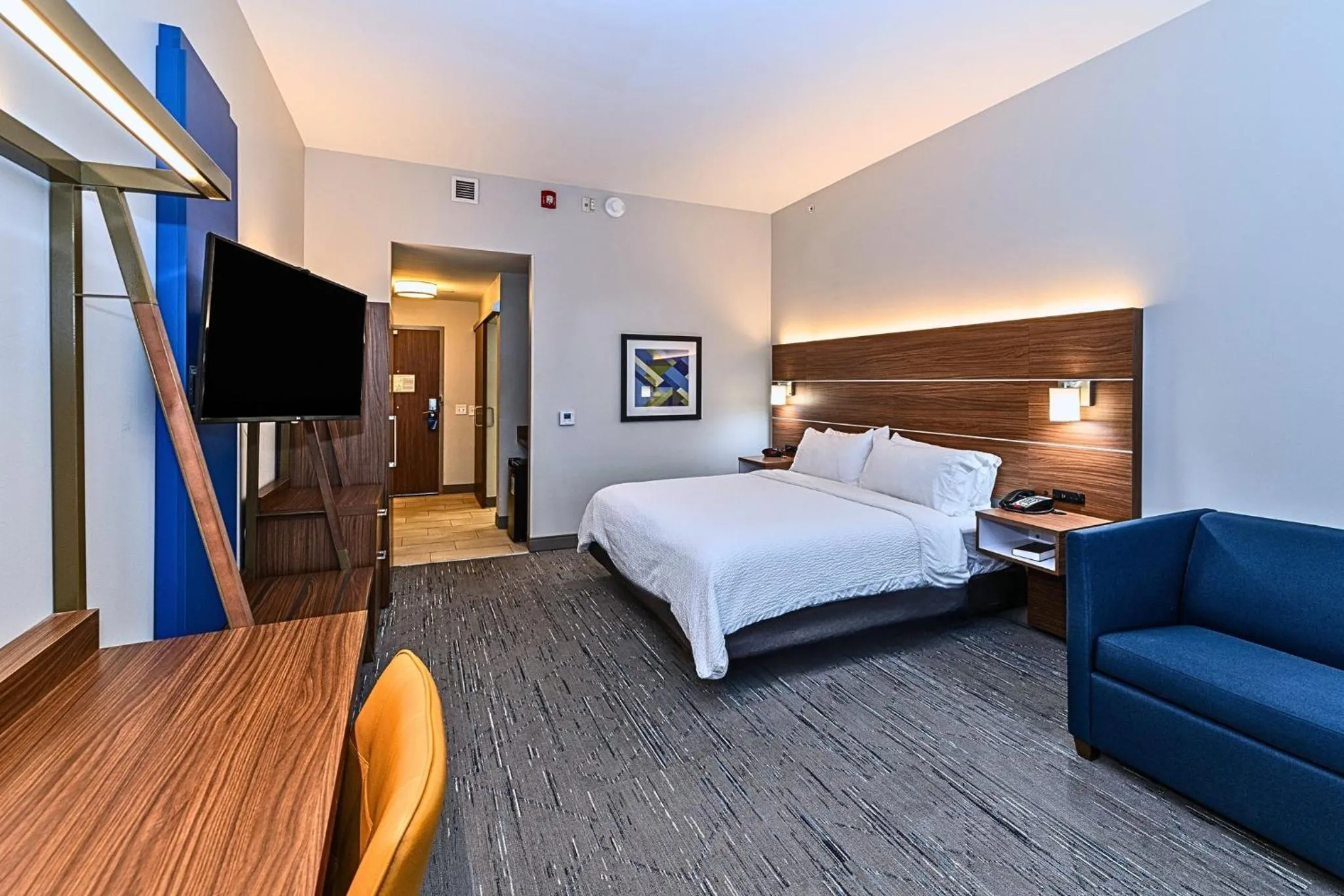 Photo of the whole room, Bed in Holiday Inn Express Jasper by IHG