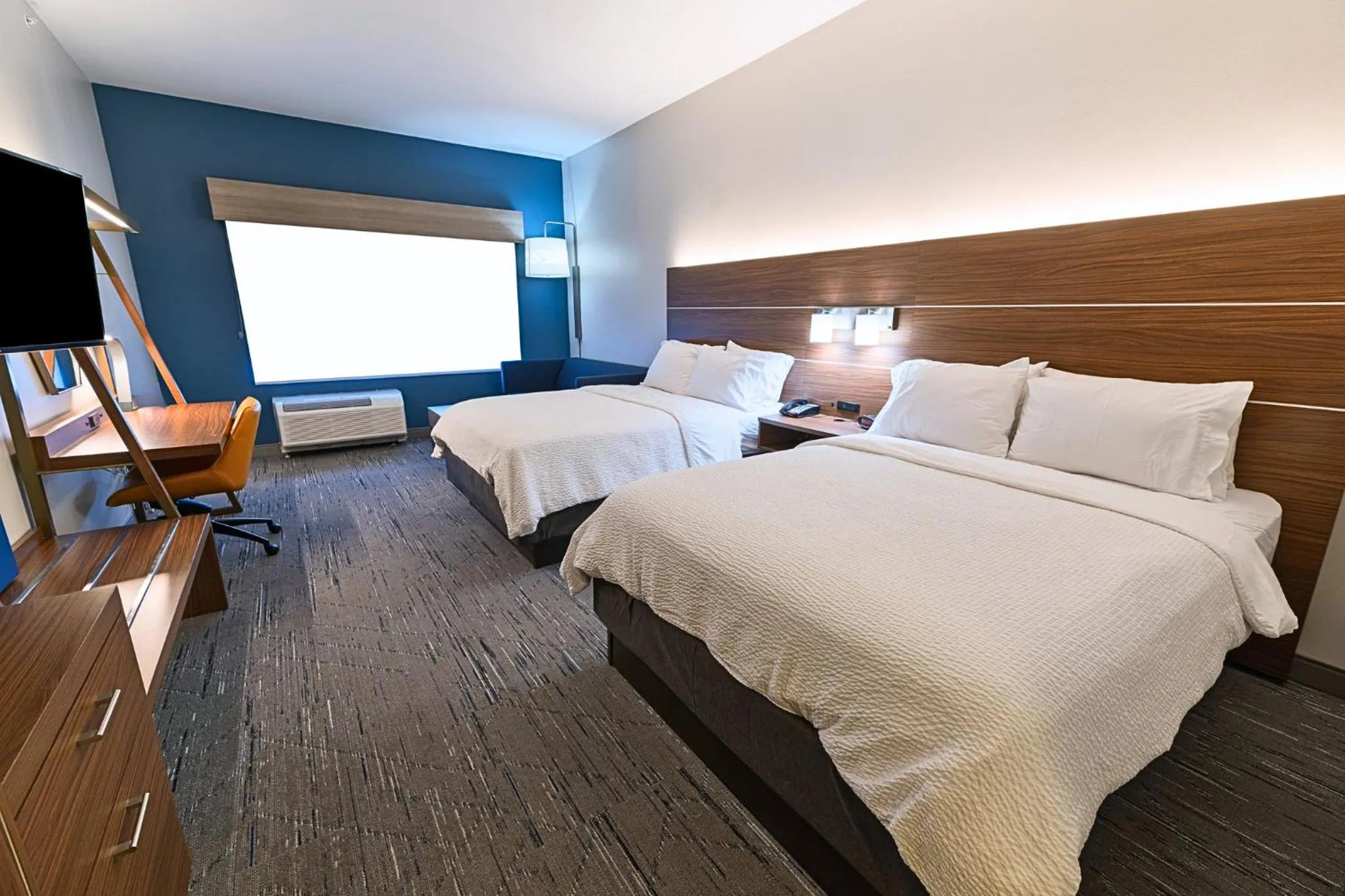 Photo of the whole room, Bed in Holiday Inn Express Jasper by IHG