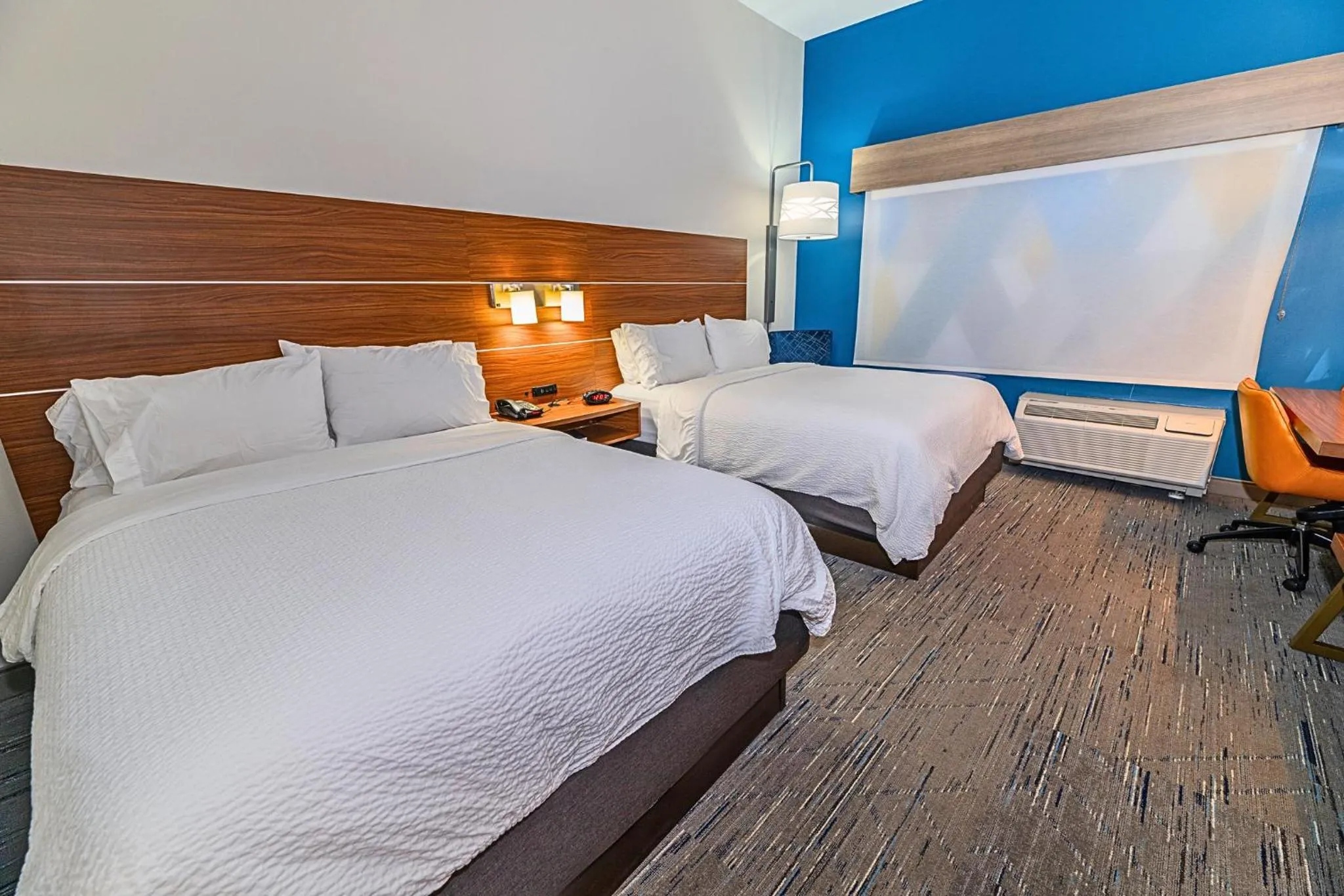 Photo of the whole room, Bed in Holiday Inn Express Jasper by IHG