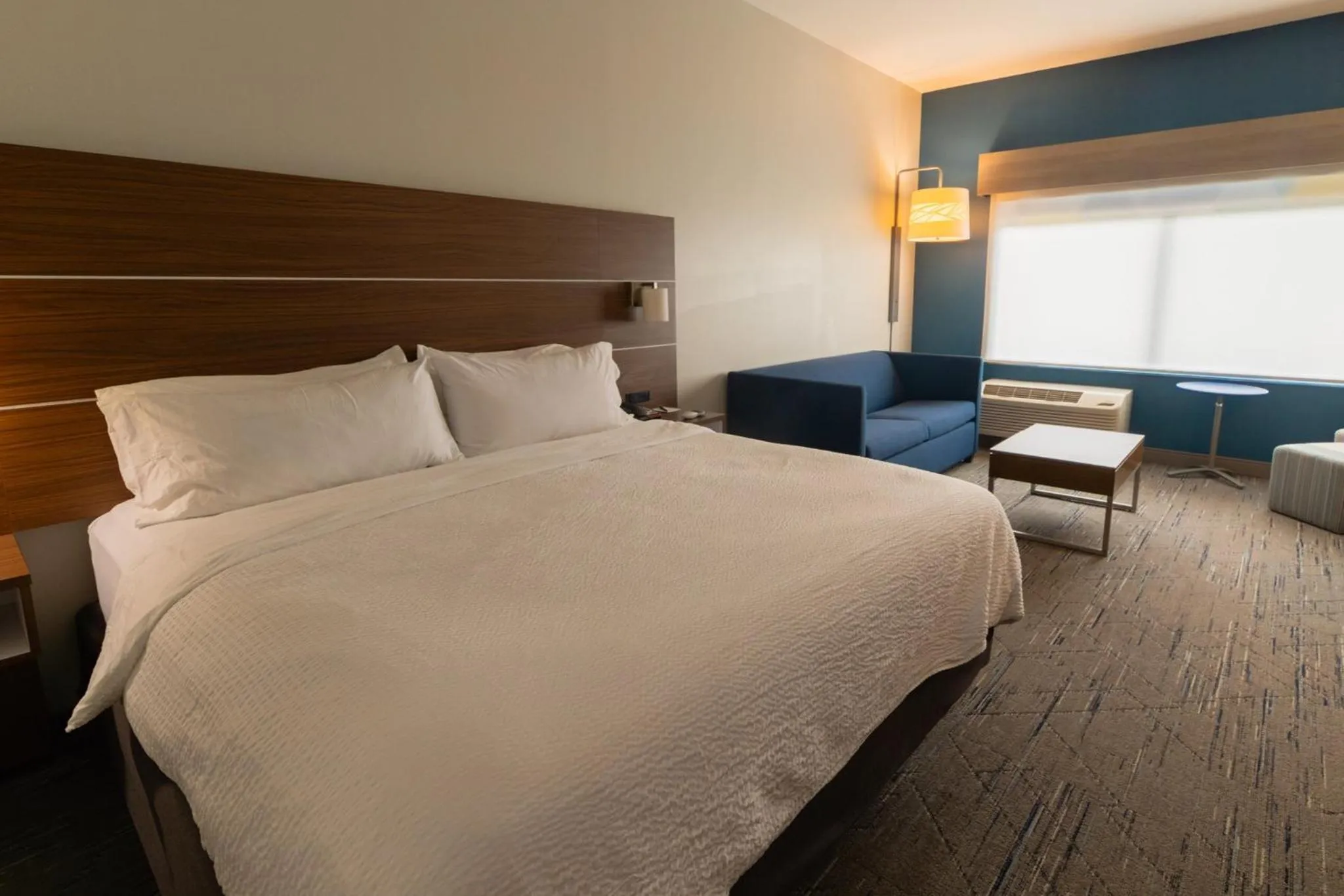 Photo of the whole room, Bed in Holiday Inn Express Jasper by IHG