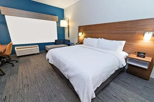 Photo of the whole room, Bed in Holiday Inn Express Jasper by IHG