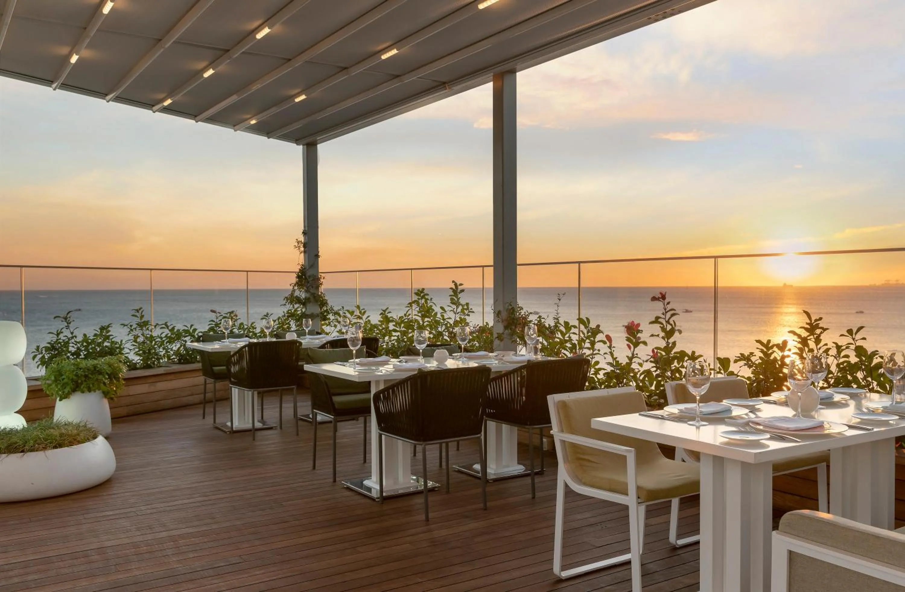 Restaurant/places to eat in Crowne Plaza Florya Istanbul by IHG