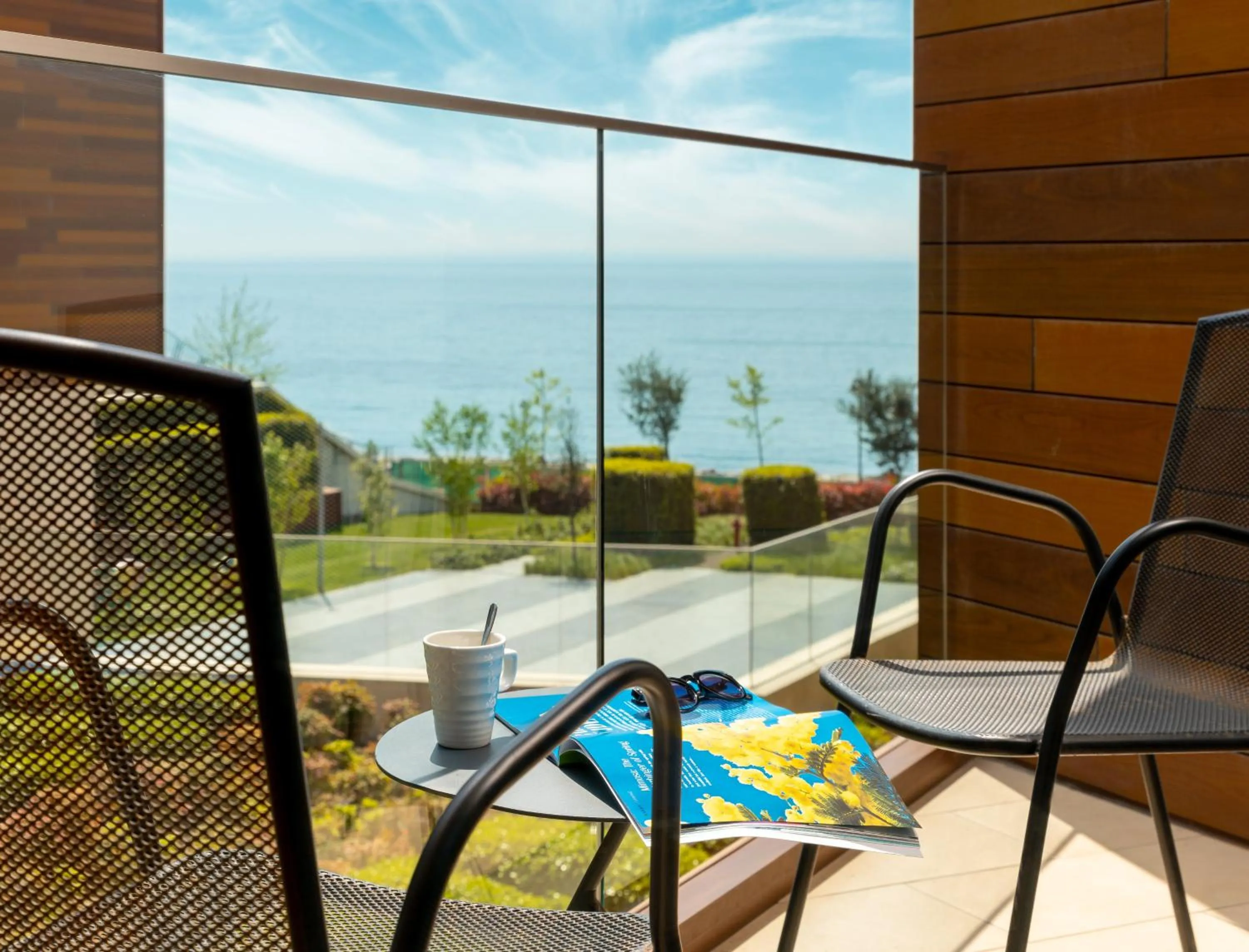 Photo of the whole room in Crowne Plaza Florya Istanbul by IHG