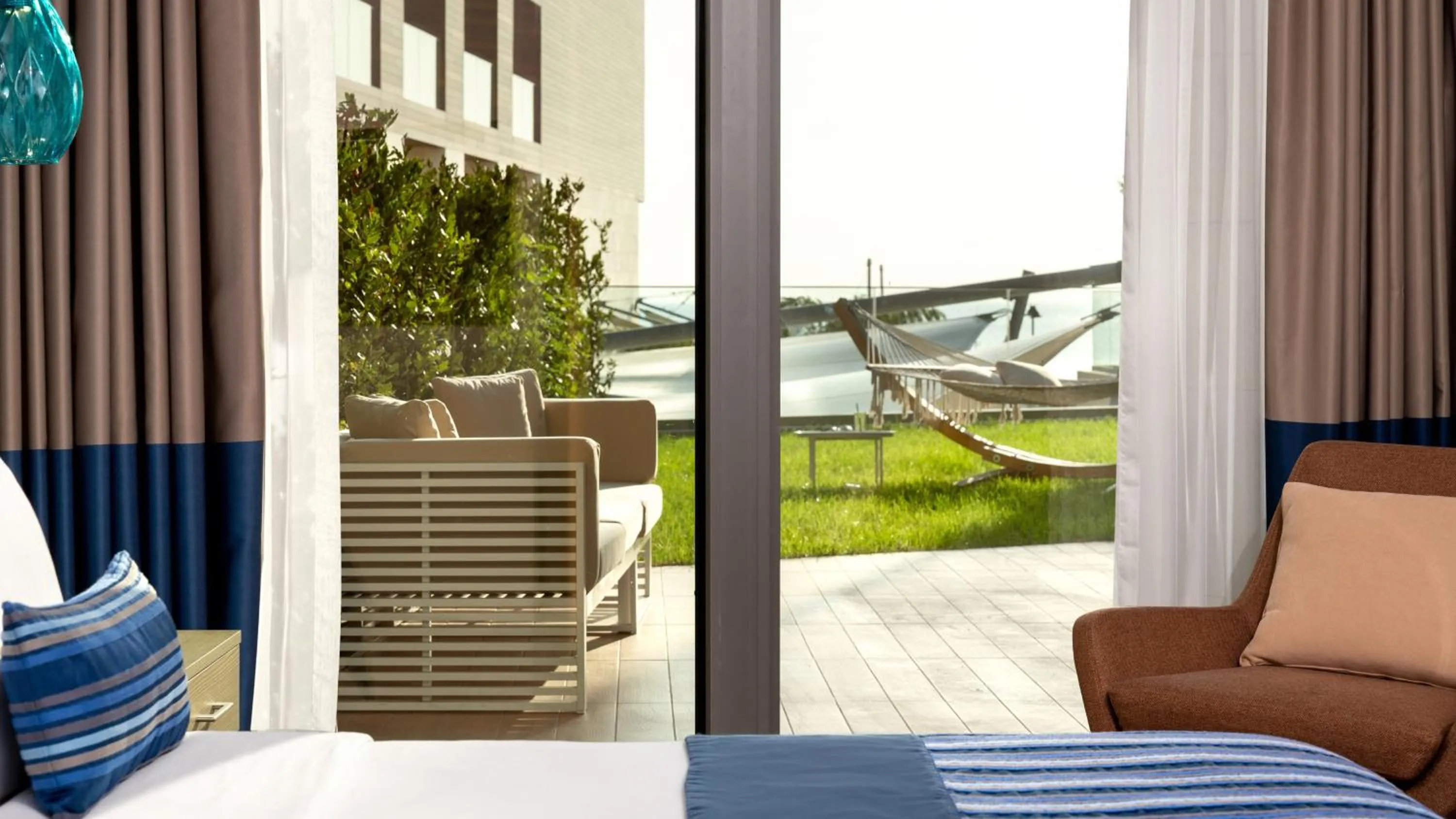 Photo of the whole room in Crowne Plaza Florya Istanbul by IHG