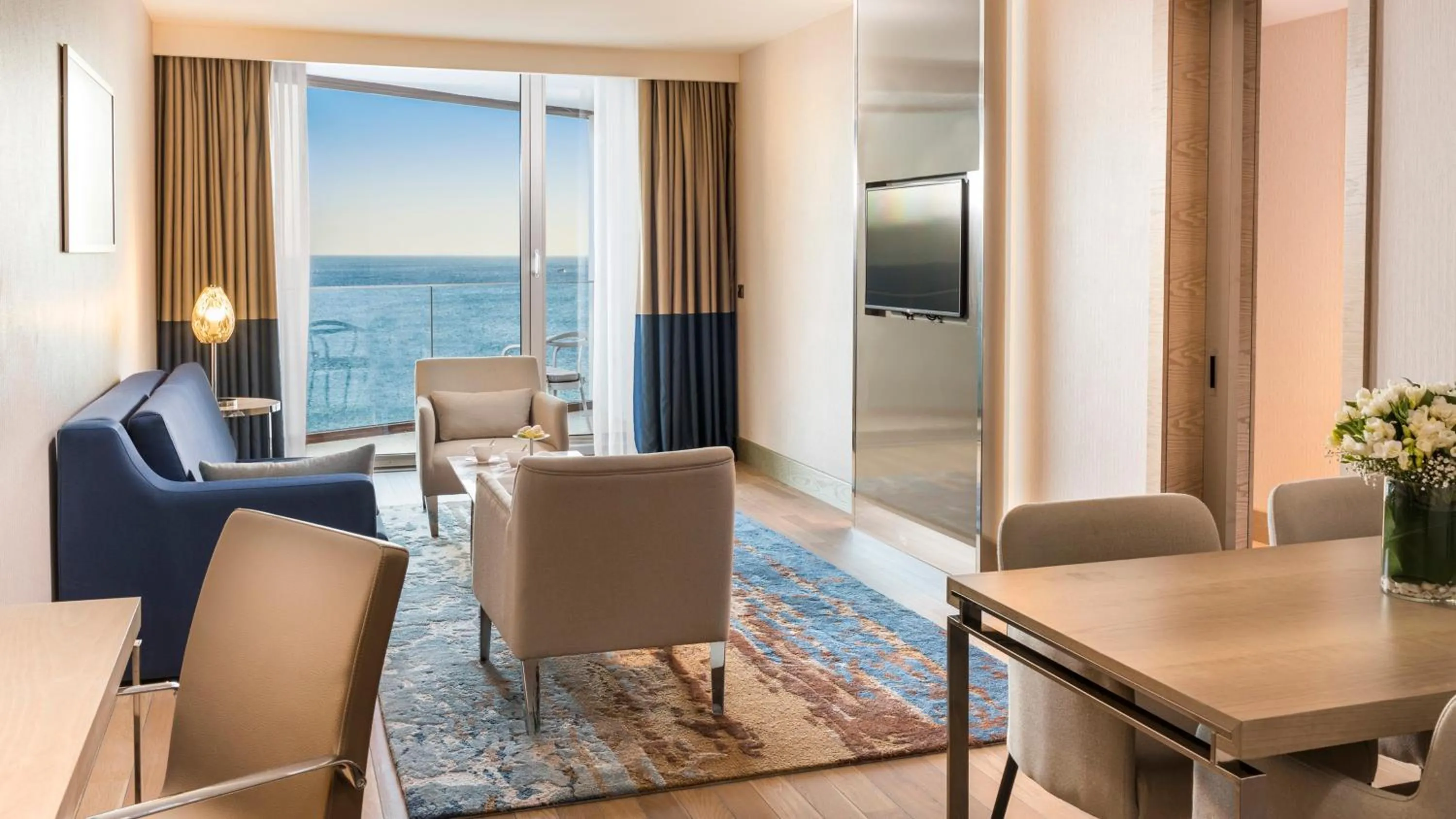 Photo of the whole room in Crowne Plaza Florya Istanbul by IHG