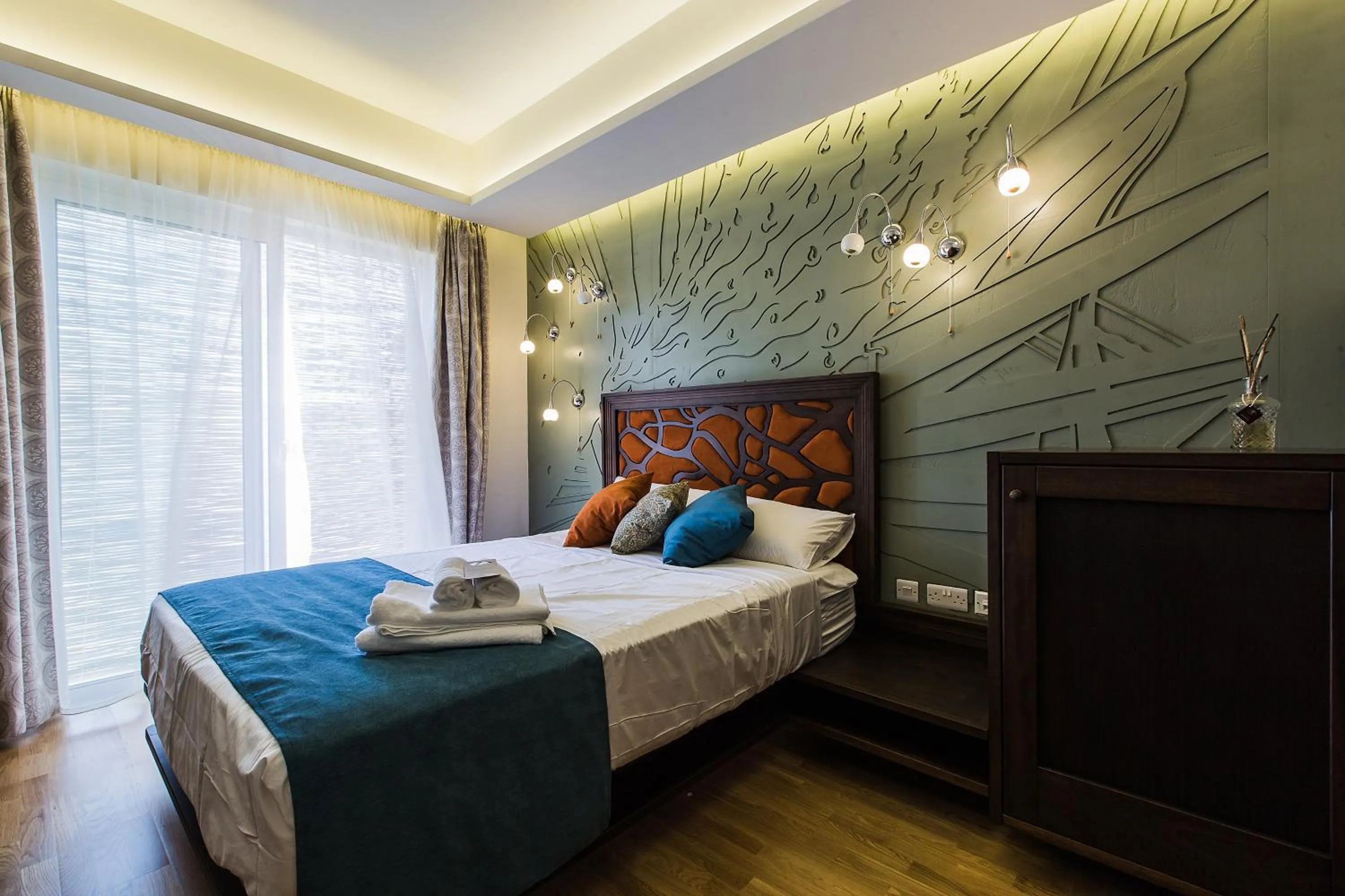 Photo of the whole room, Bed in Murella Living