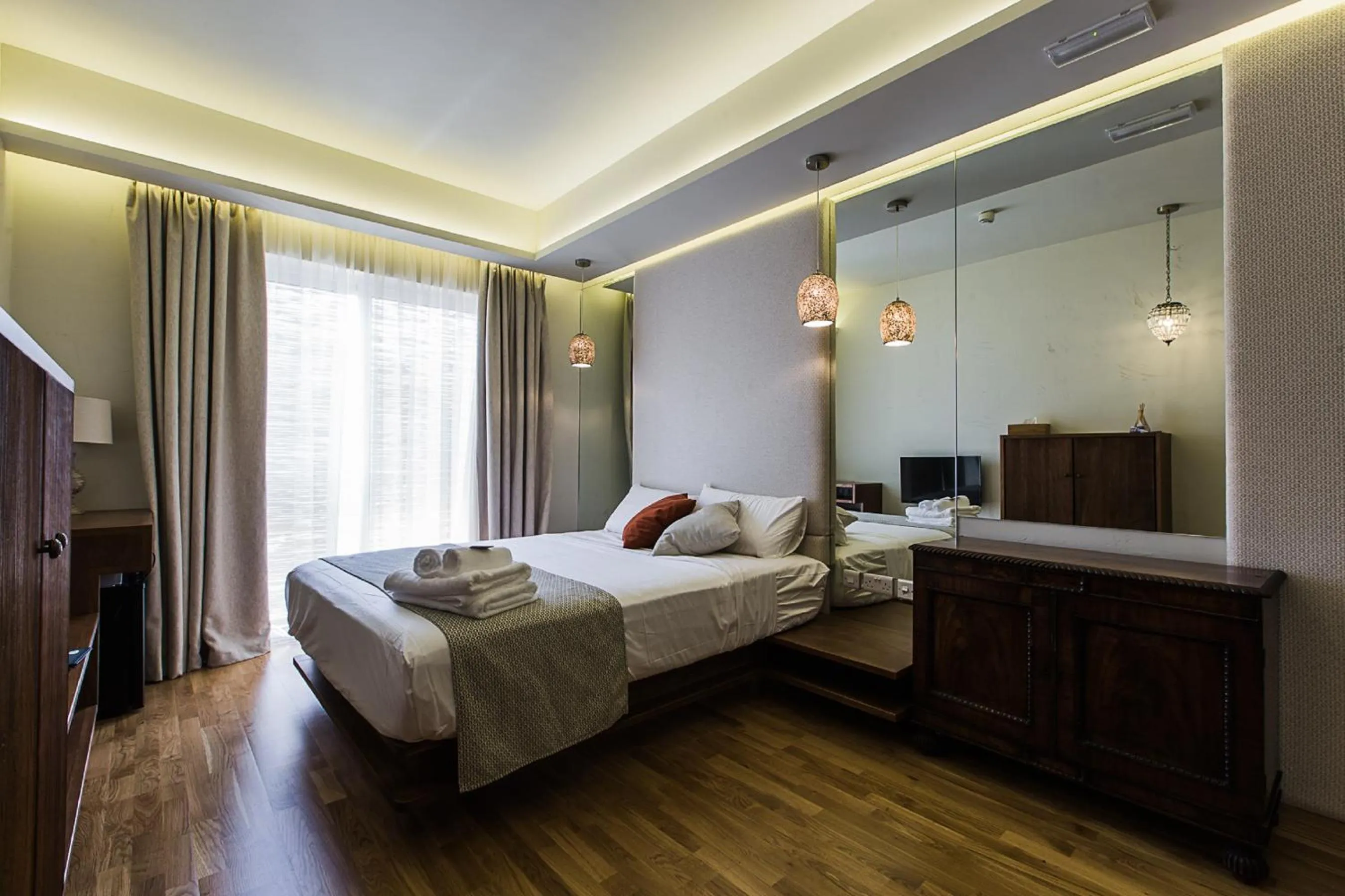 Photo of the whole room, Bed in Murella Living