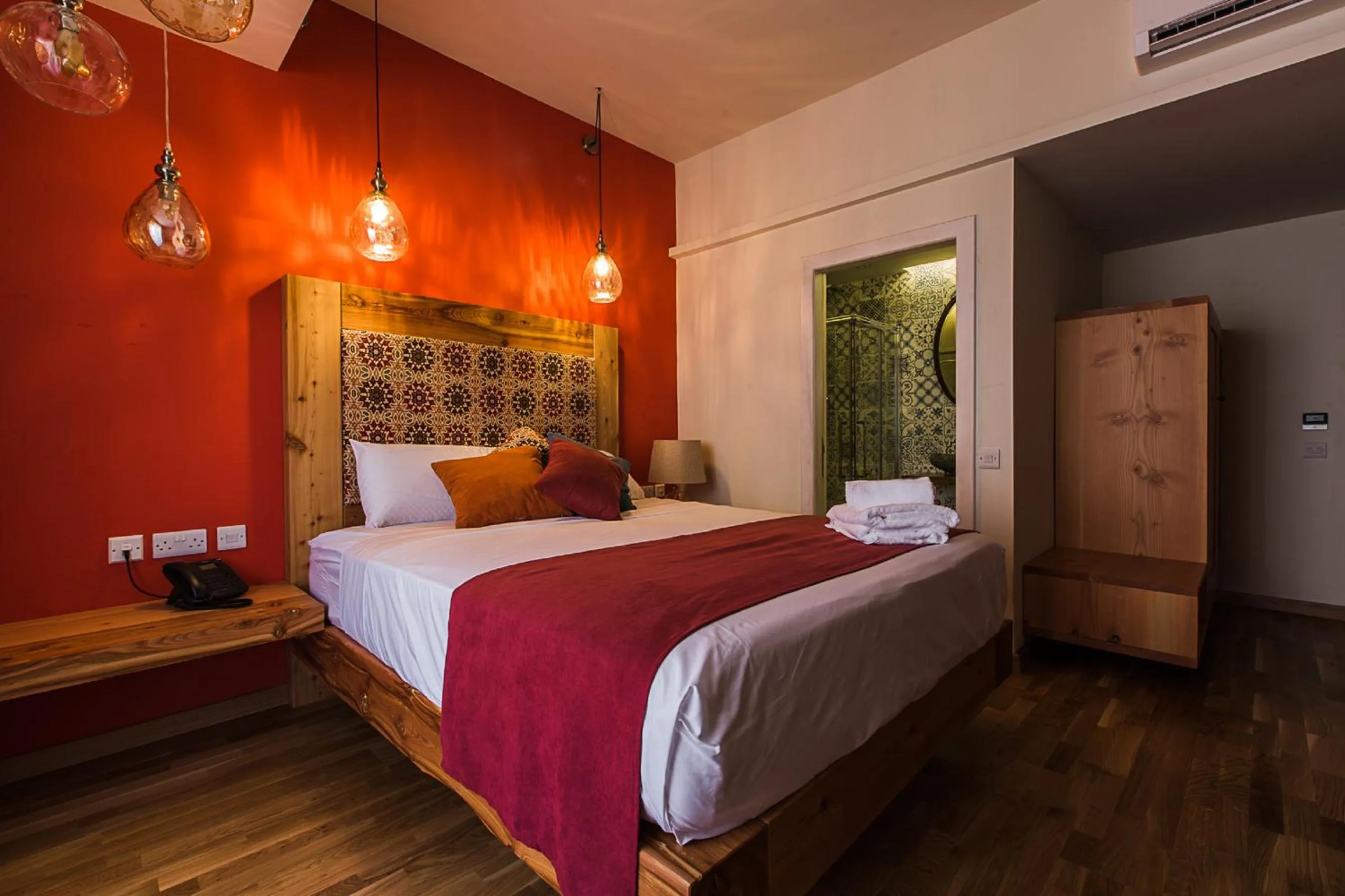 Photo of the whole room, Bed in Murella Living