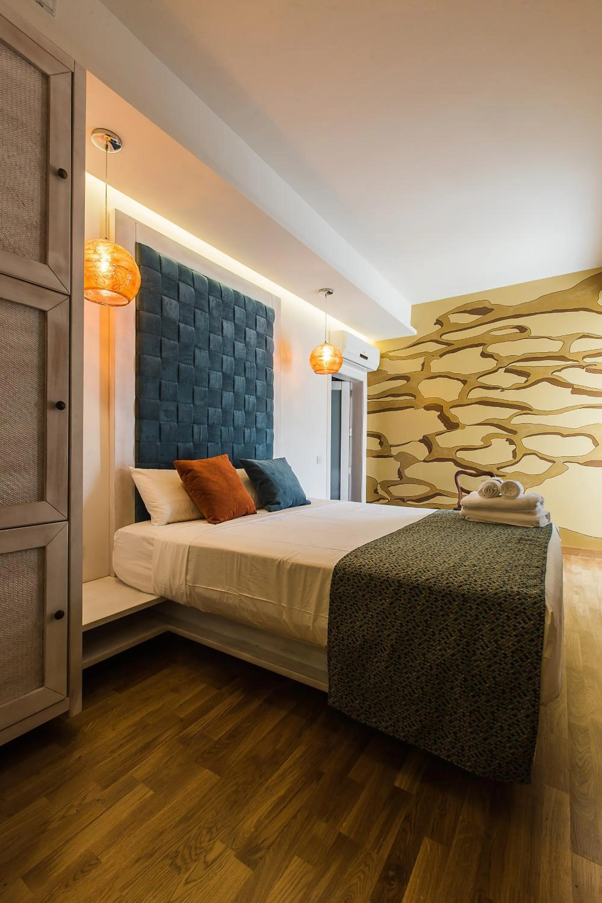 Photo of the whole room, Bed in Murella Living