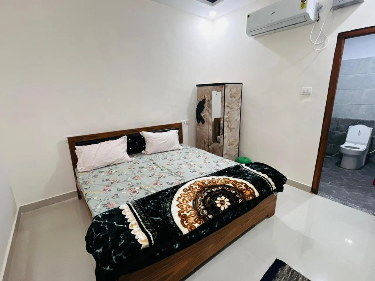 Maa Radhika Inn