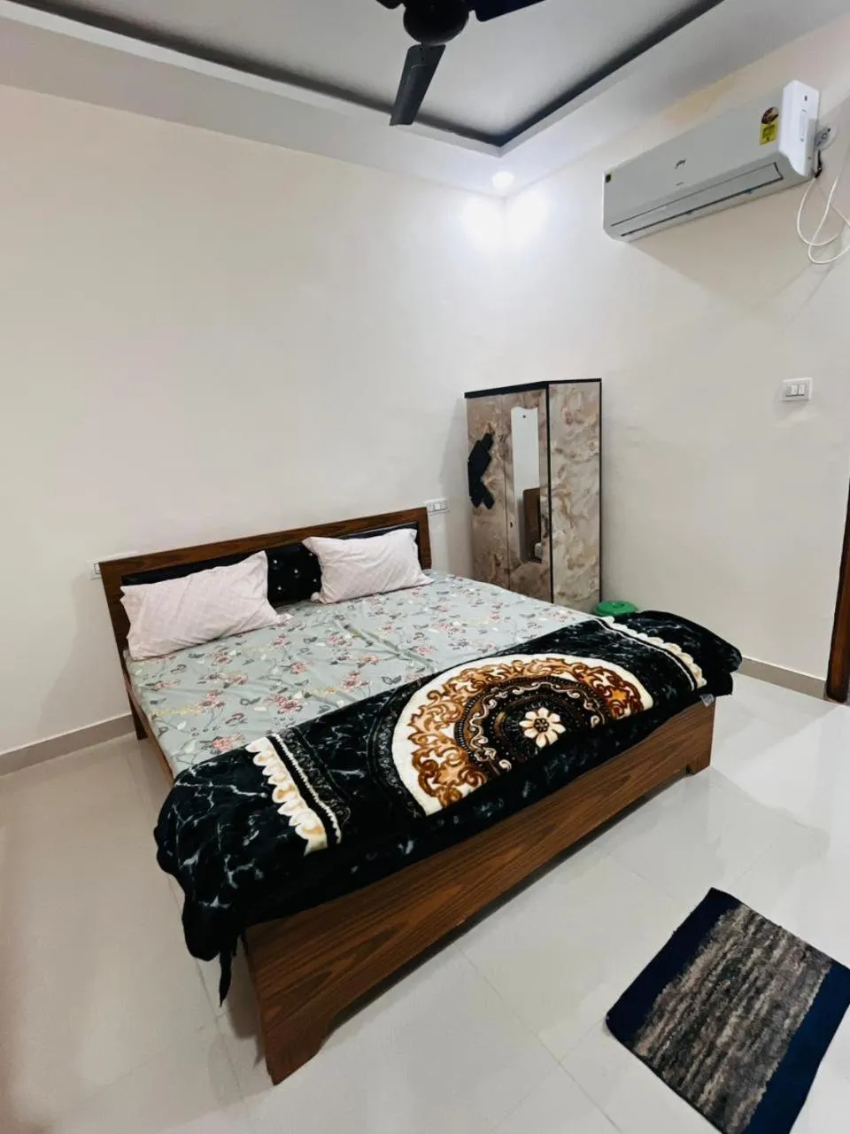 Maa Radhika Inn