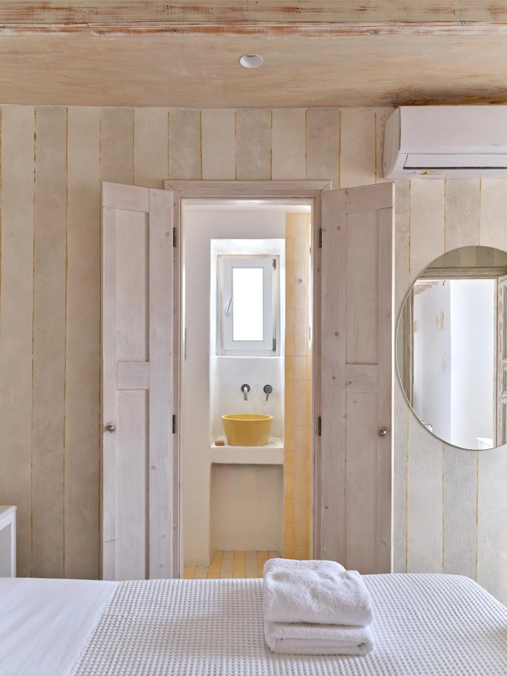 Bathroom, Bed in La Maison Kalogera