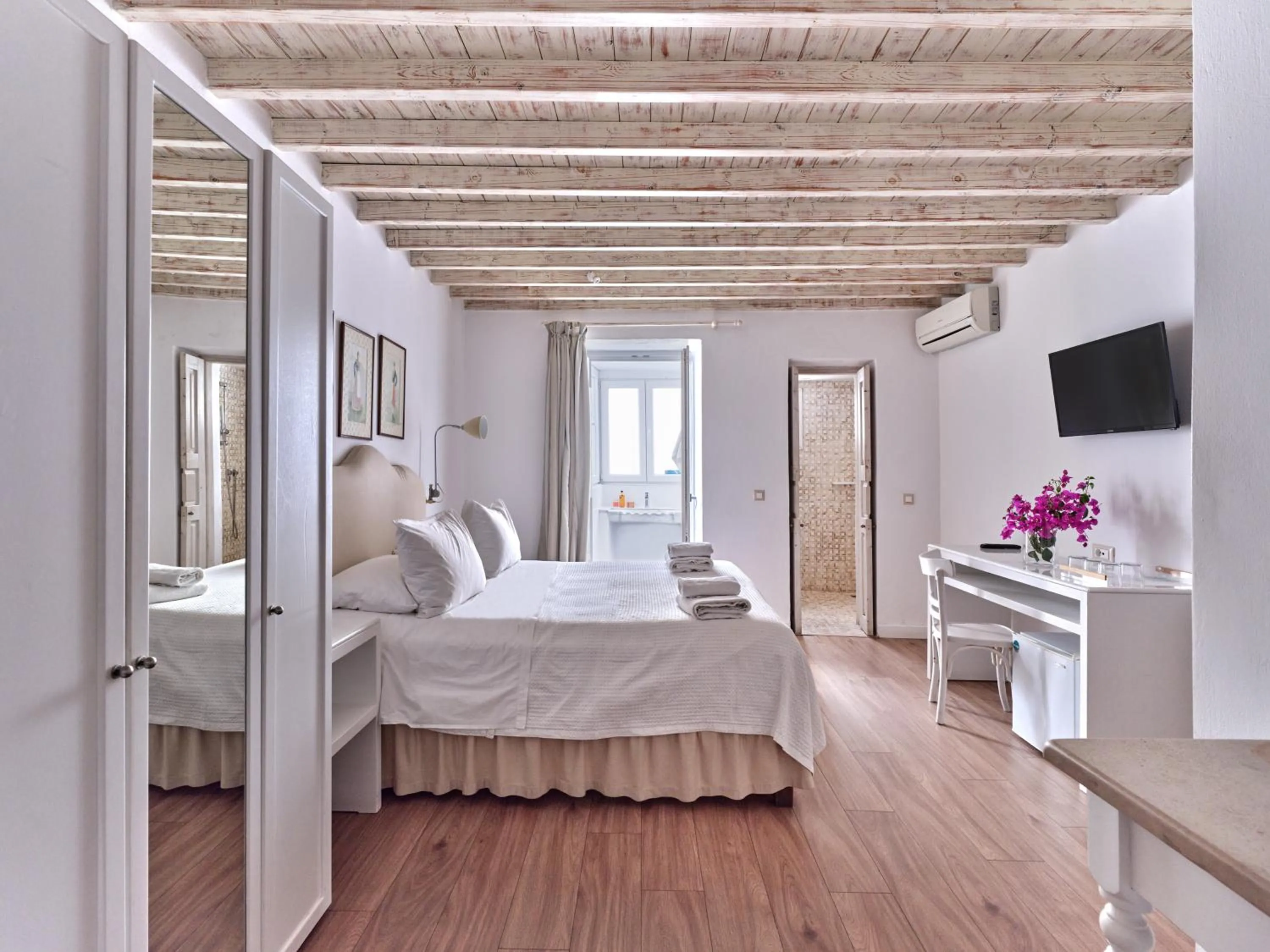 Bed in La Maison Kalogera