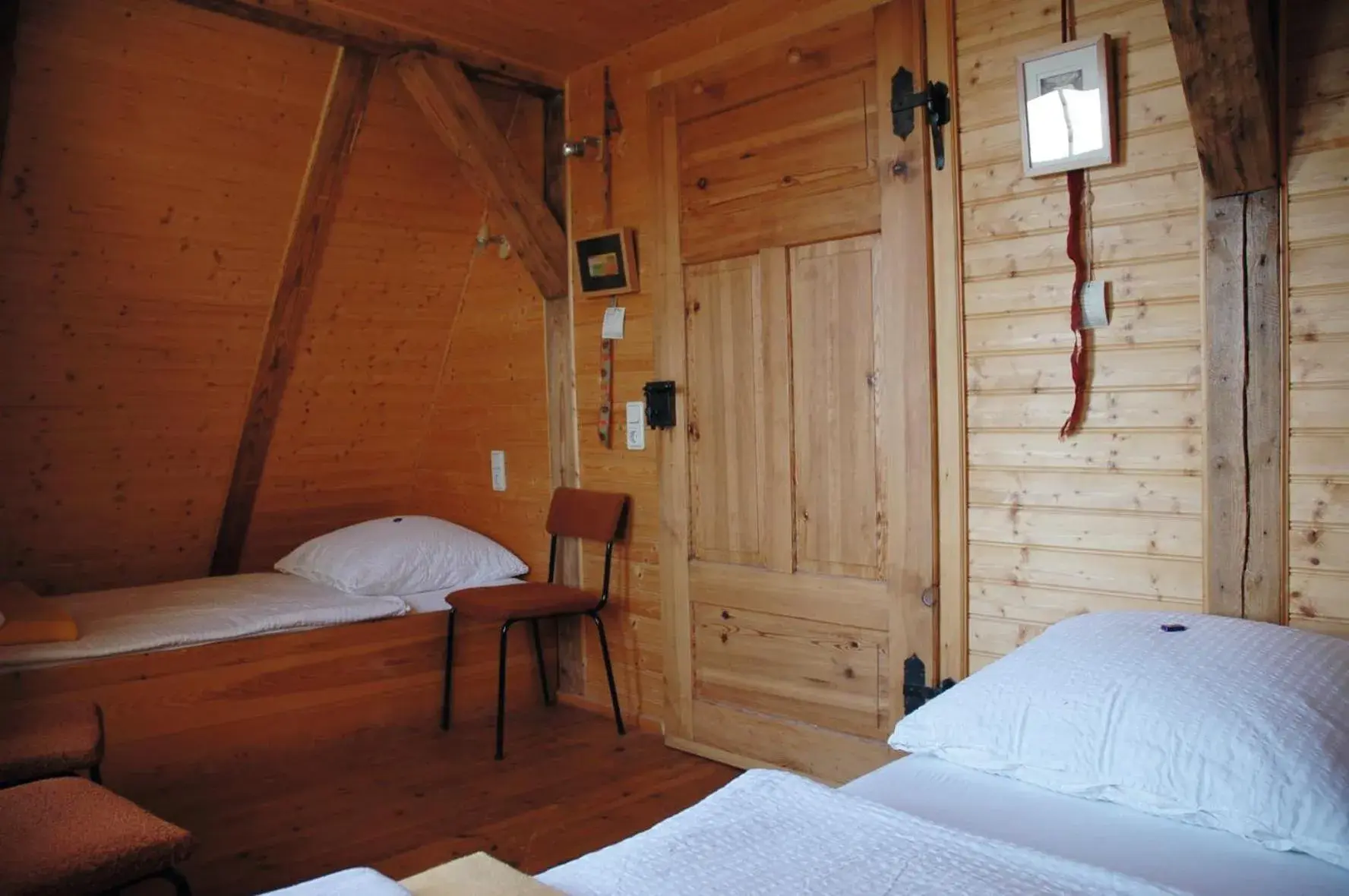 Family Room with Private Bathroom - single occupancy in Schloss Herberge Hohenerxleben Family Room with Private Bathroom - single occupancy in Schloss Herberge Hohenerxleben