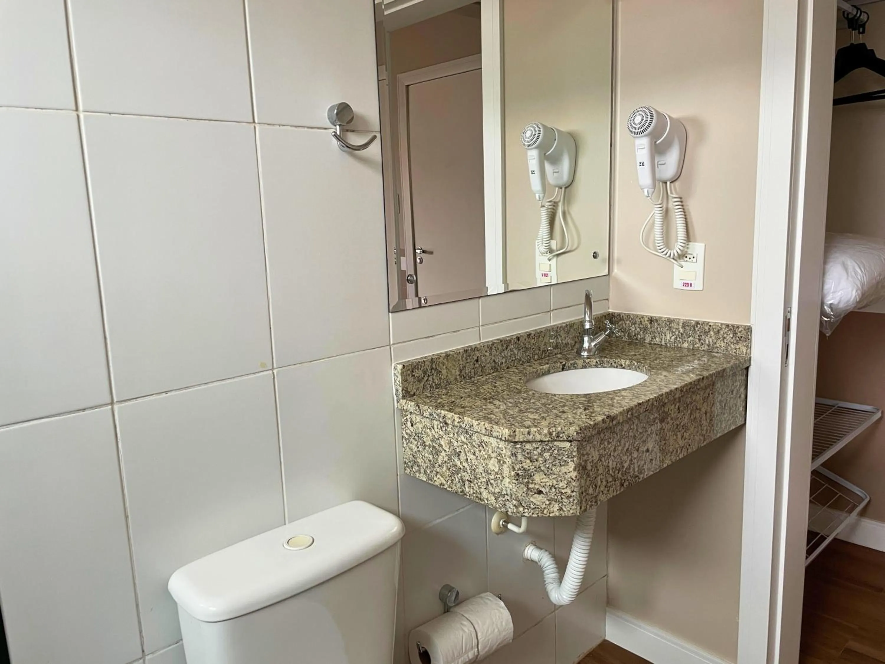 Toilet in Hotel Nelo