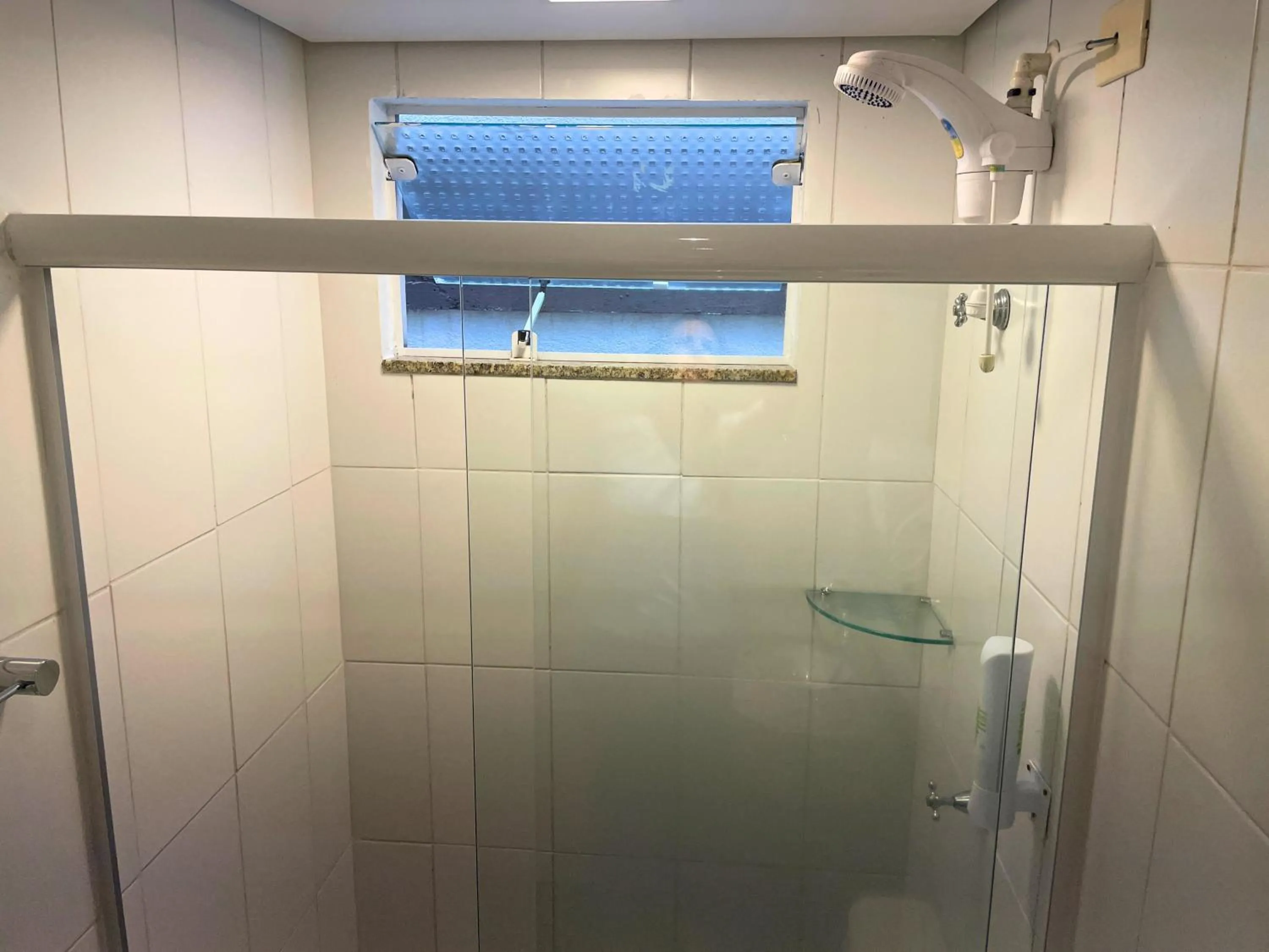 Shower in Hotel Nelo