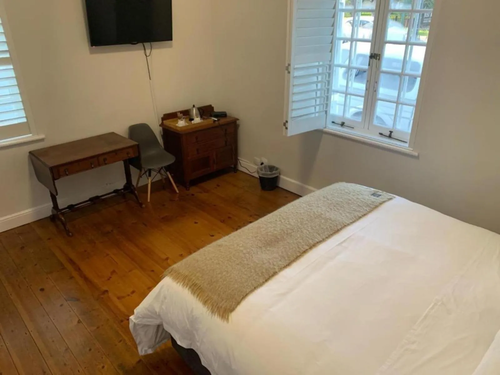 Bedroom, Bed in Just Joey Lodge