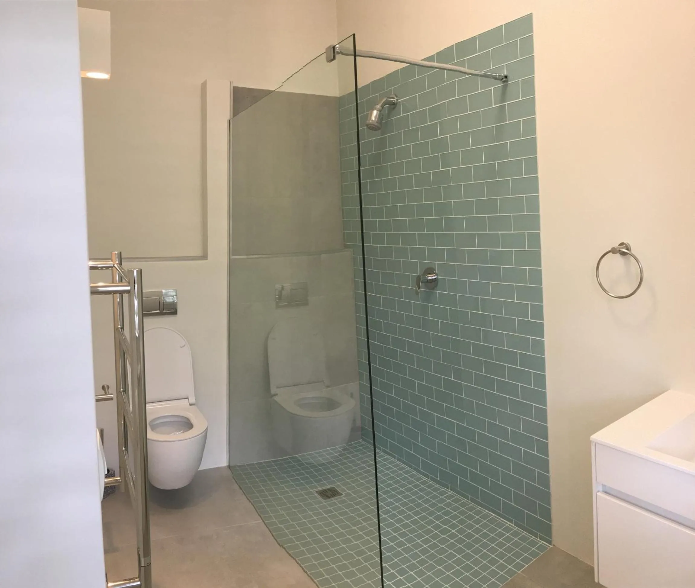 Shower in Just Joey Lodge