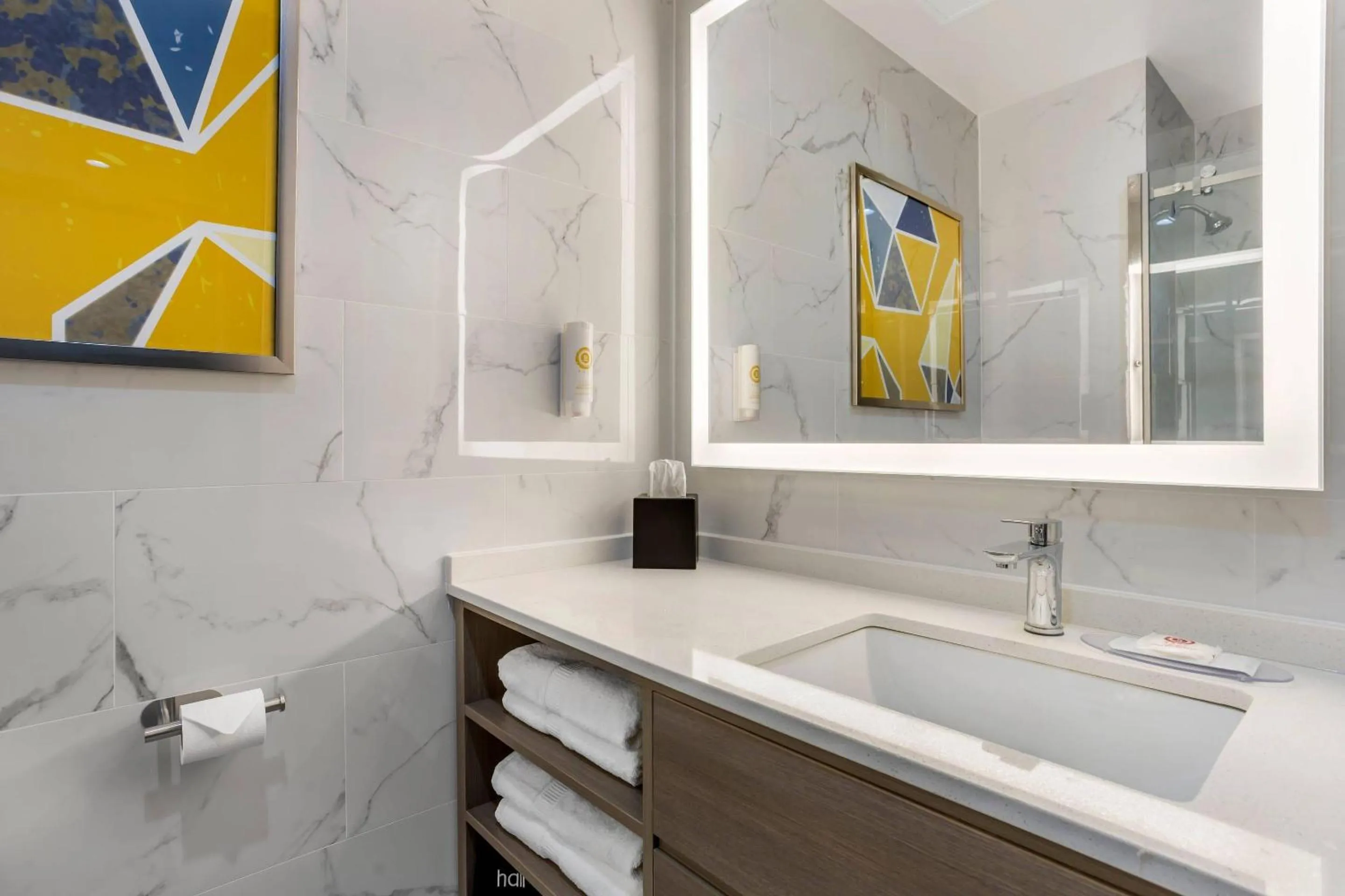 Bedroom in Comfort Suites Central Valley - Woodbury