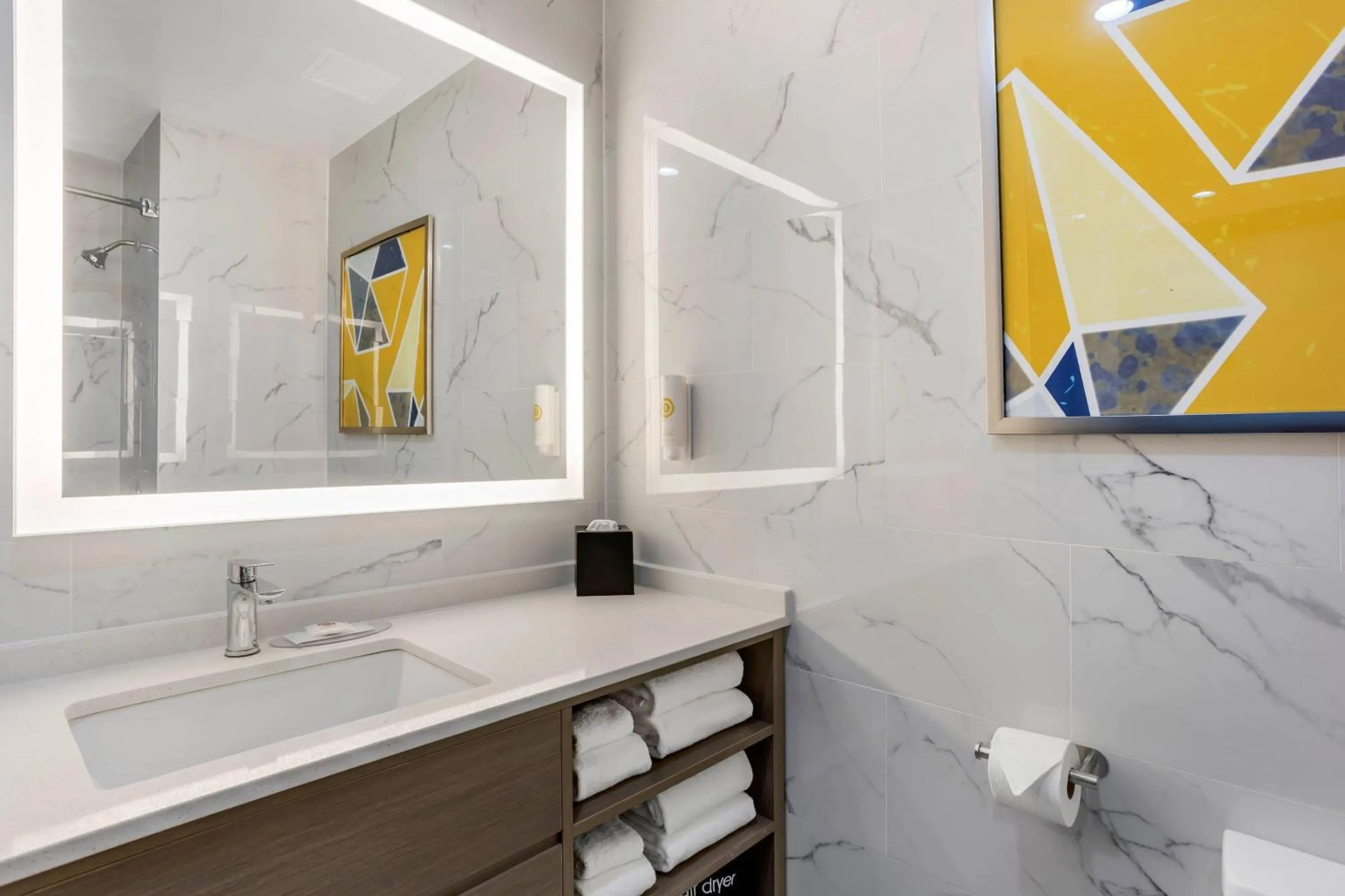 Bedroom in Comfort Suites Central Valley - Woodbury