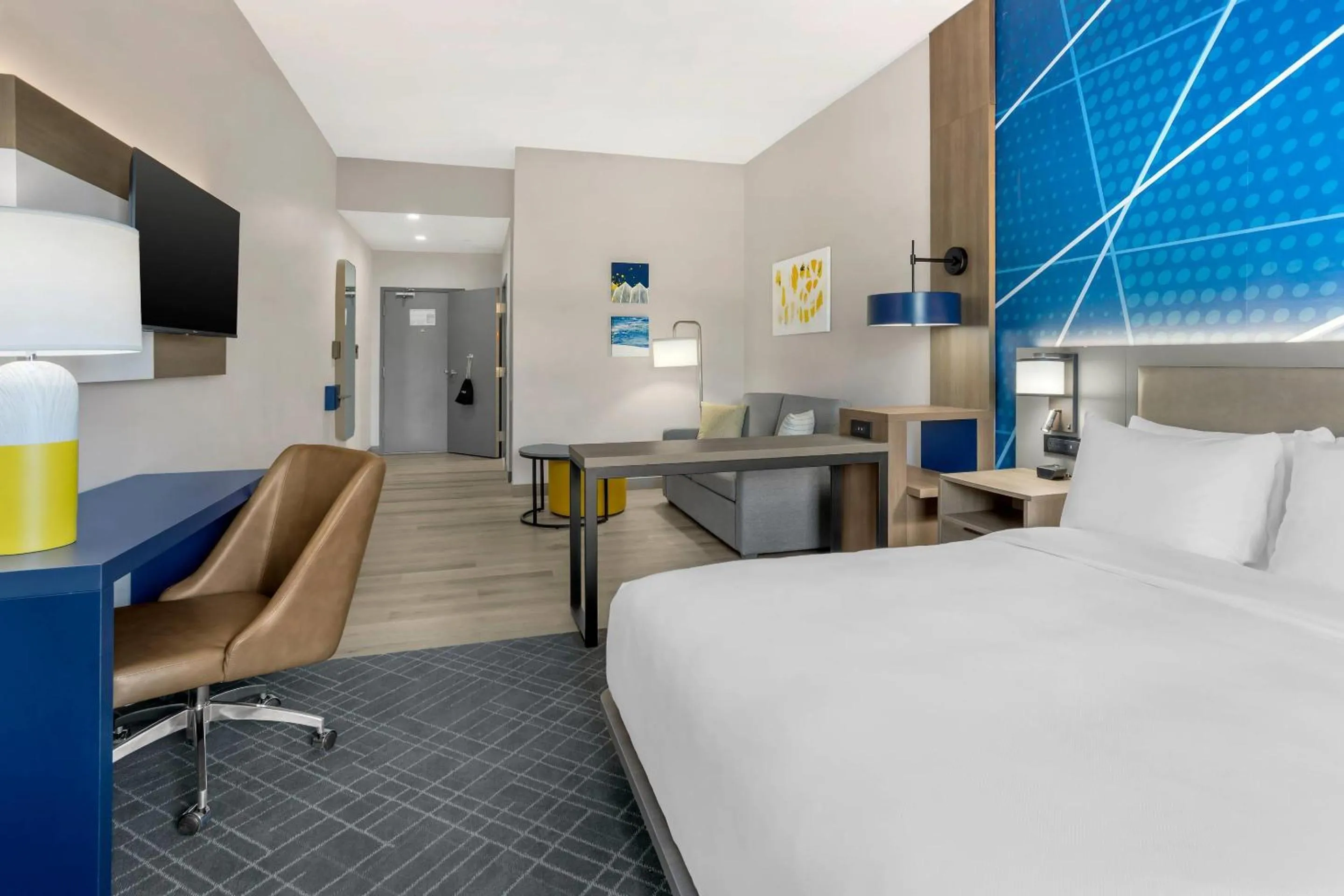 Bedroom, Bed in Comfort Suites Central Valley - Woodbury