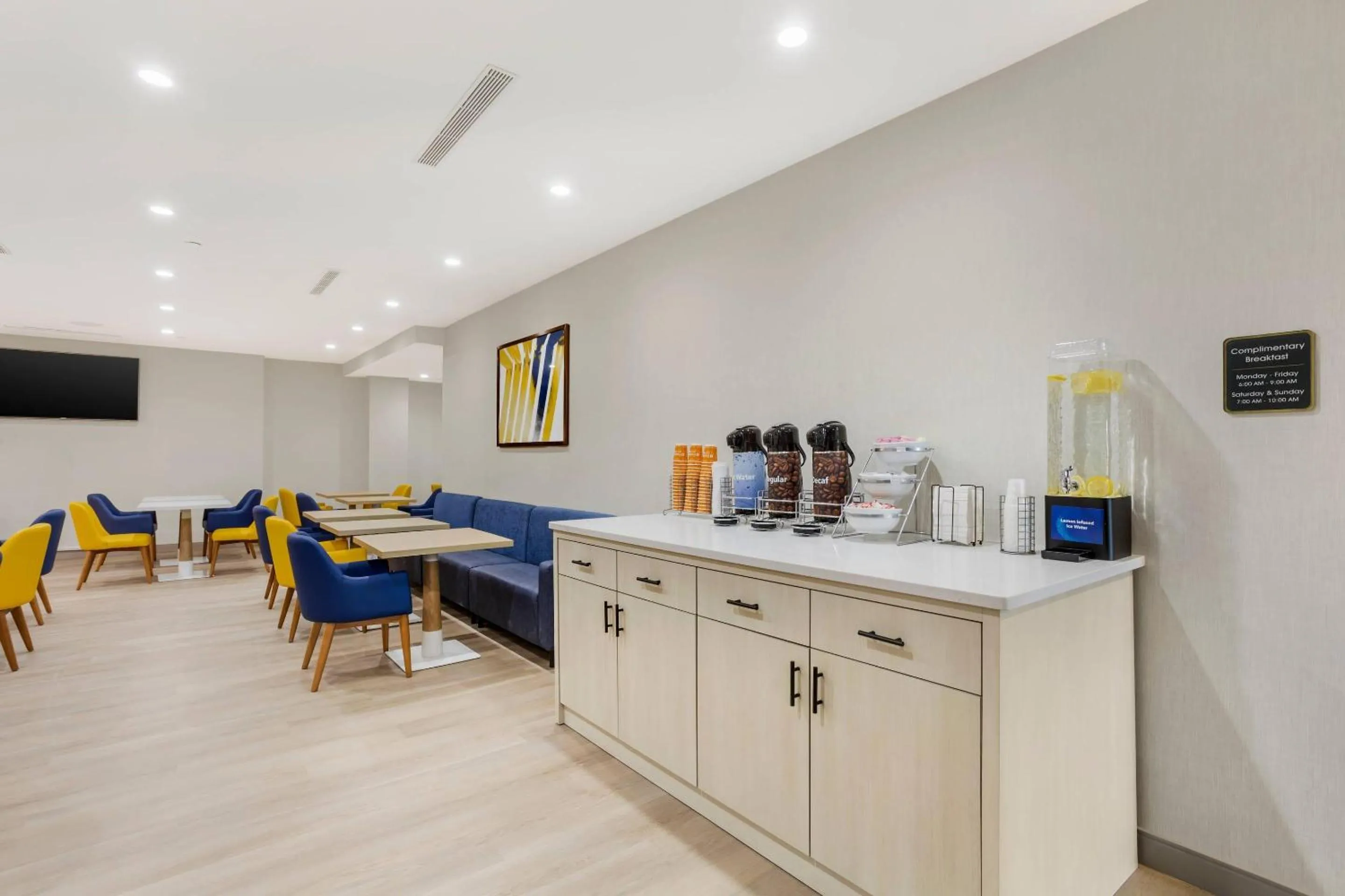 Breakfast in Comfort Suites Central Valley - Woodbury