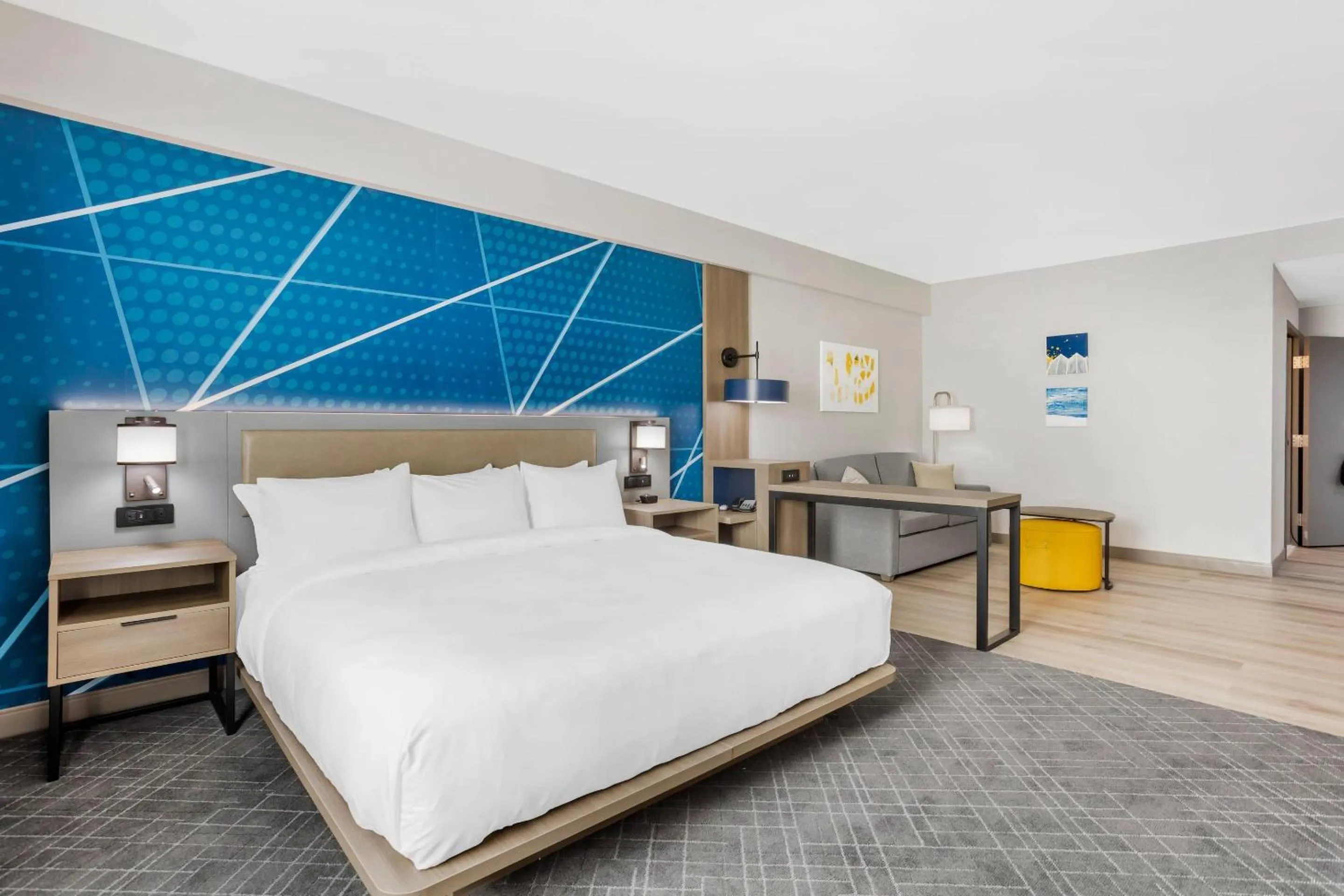 Bedroom, Bed in Comfort Suites Central Valley - Woodbury