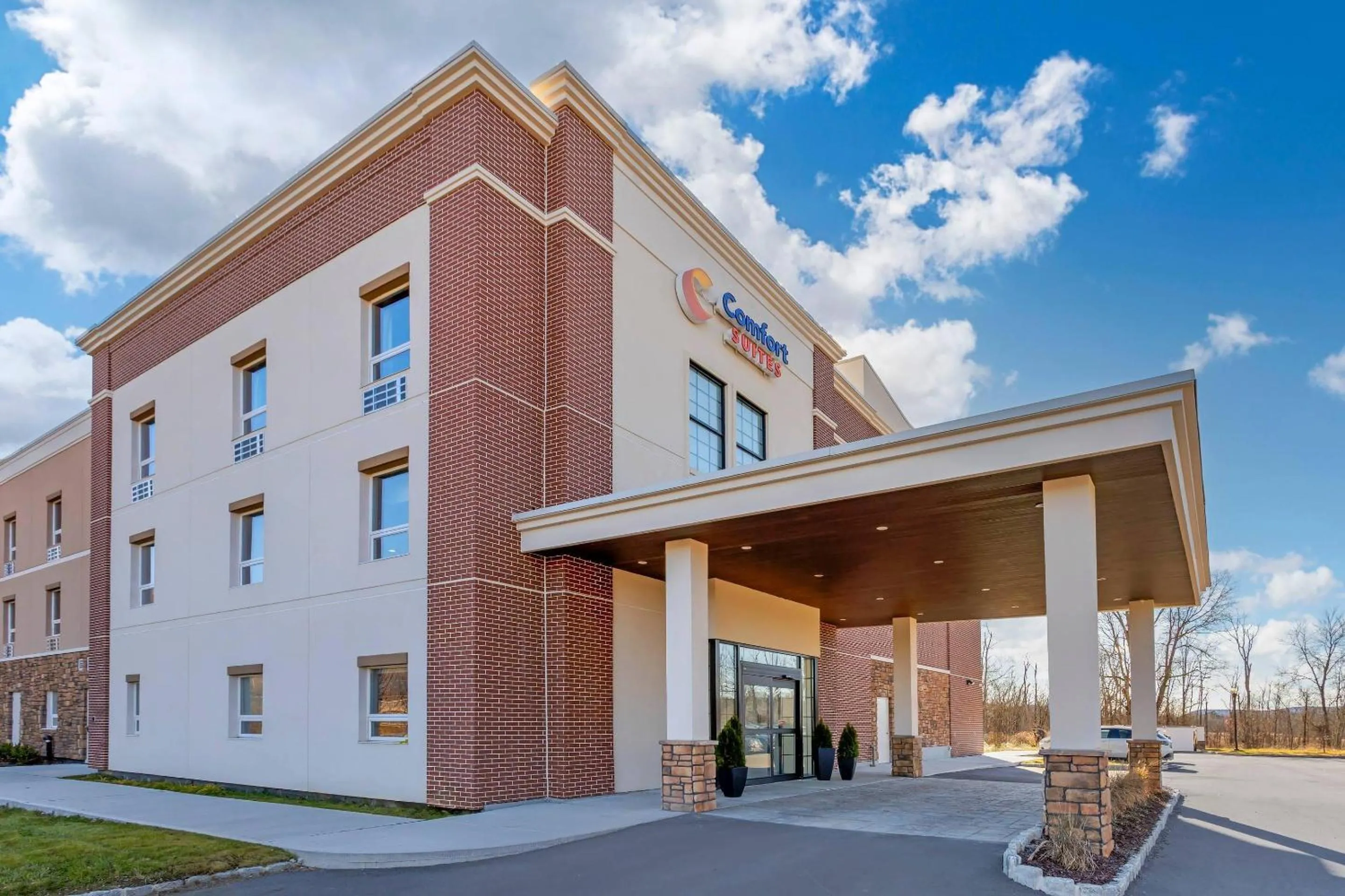Property building in Comfort Suites Central Valley - Woodbury