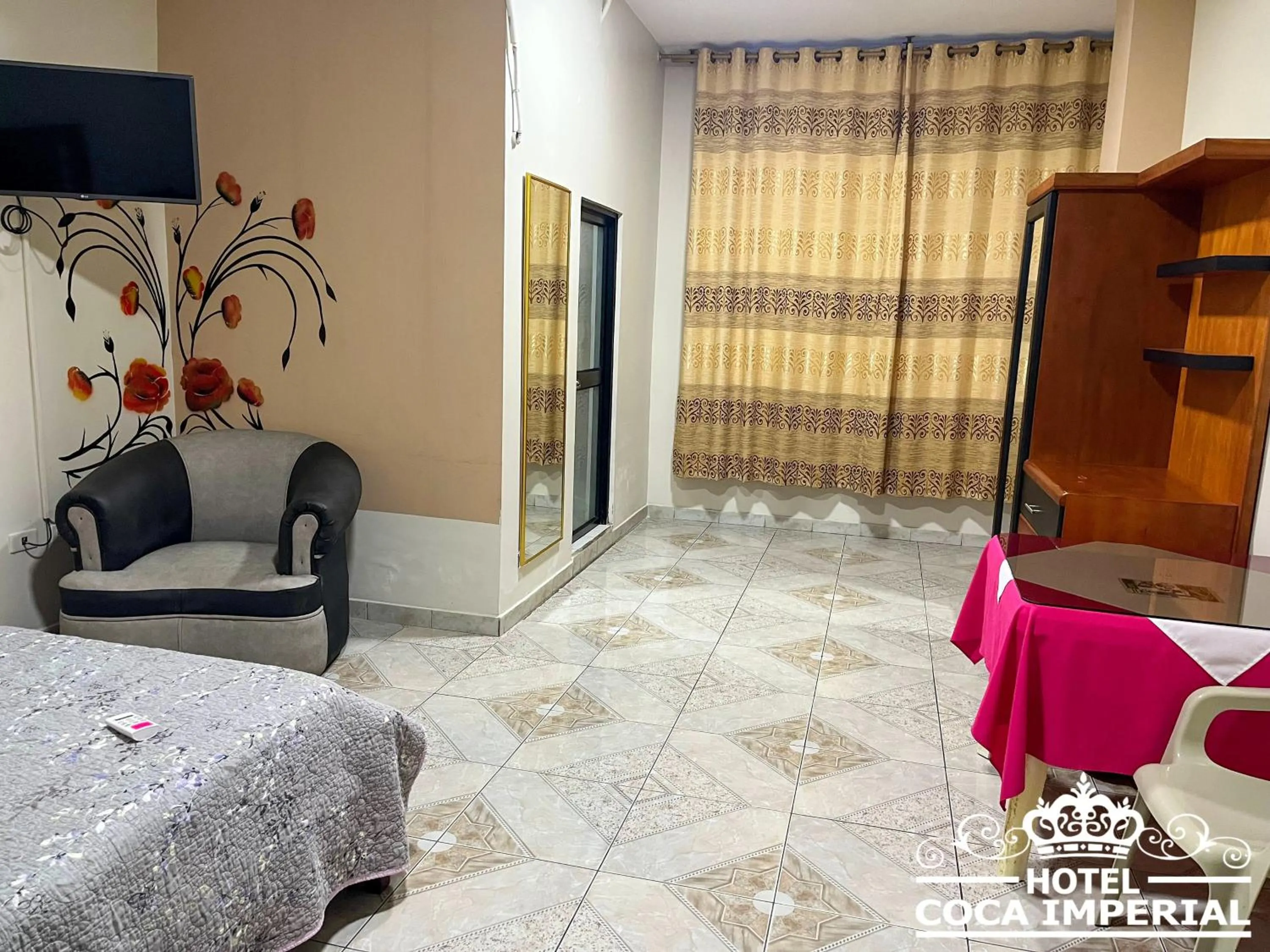 Bathroom, Bed in Hotel Coca Imperial