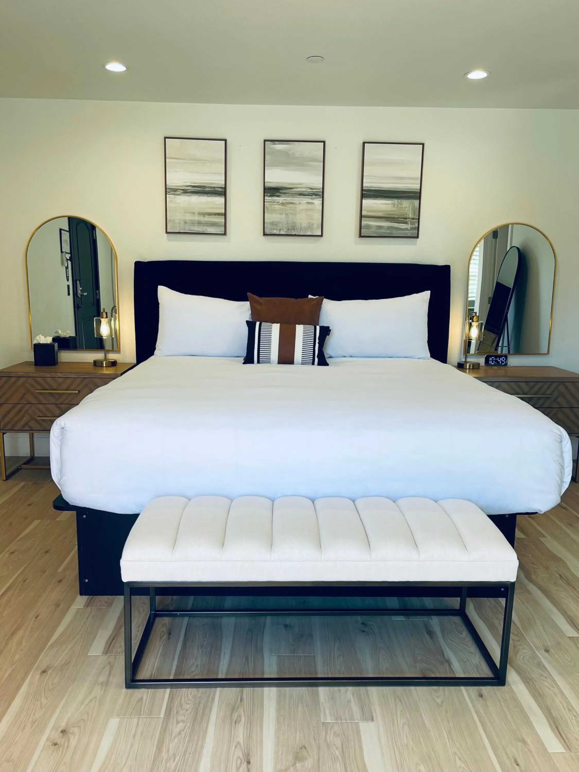 Bed in New Haven Inn