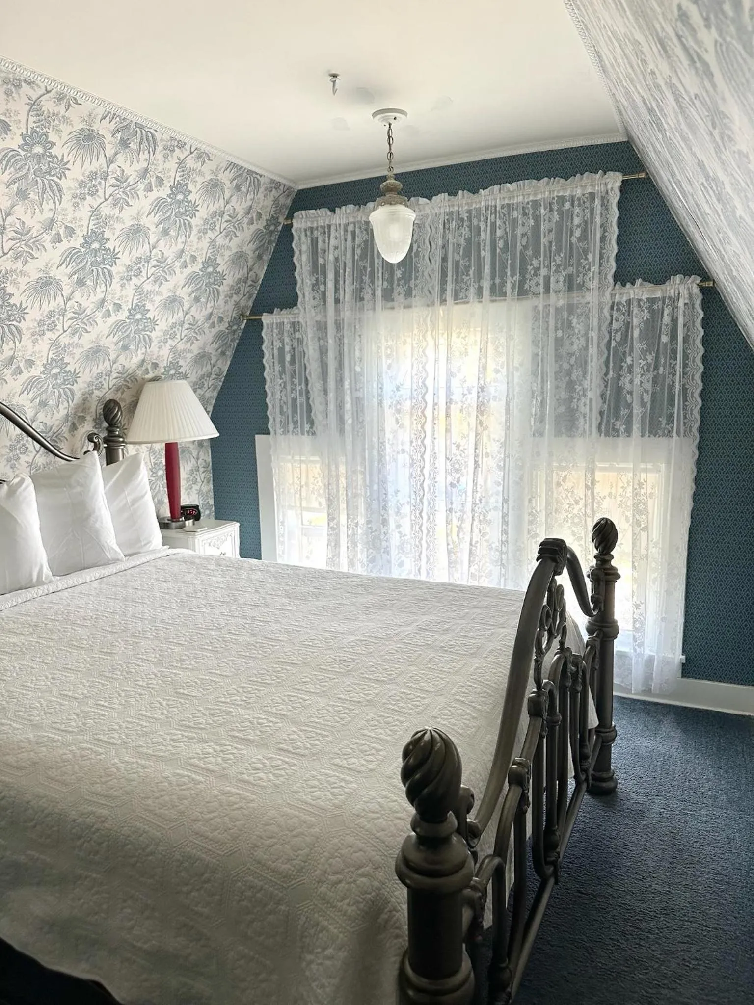 Deluxe Queen Room (Wedgewood) - single occupancy in The Ginkgo Tree