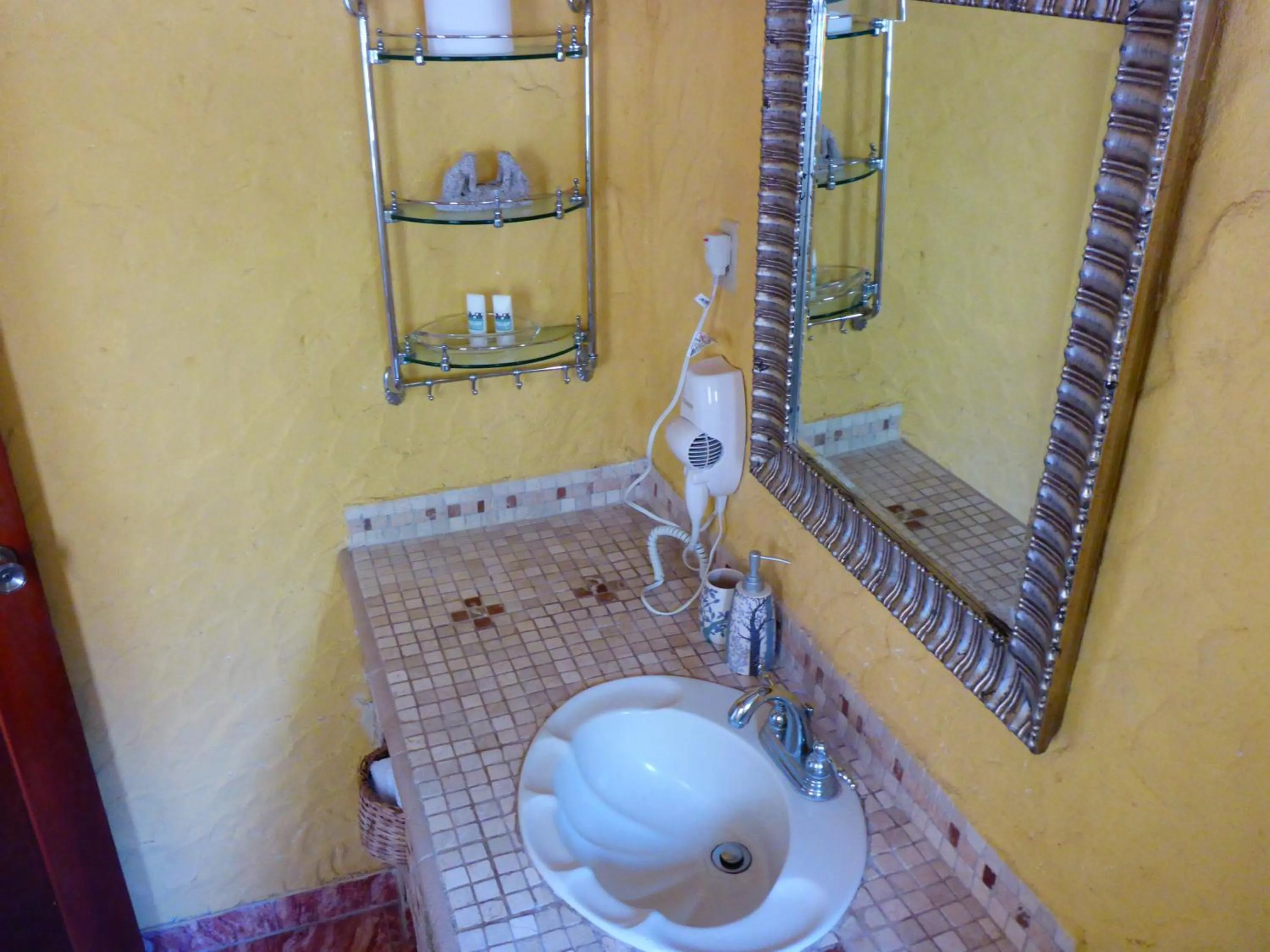Bathroom in The Golden Frog Inn