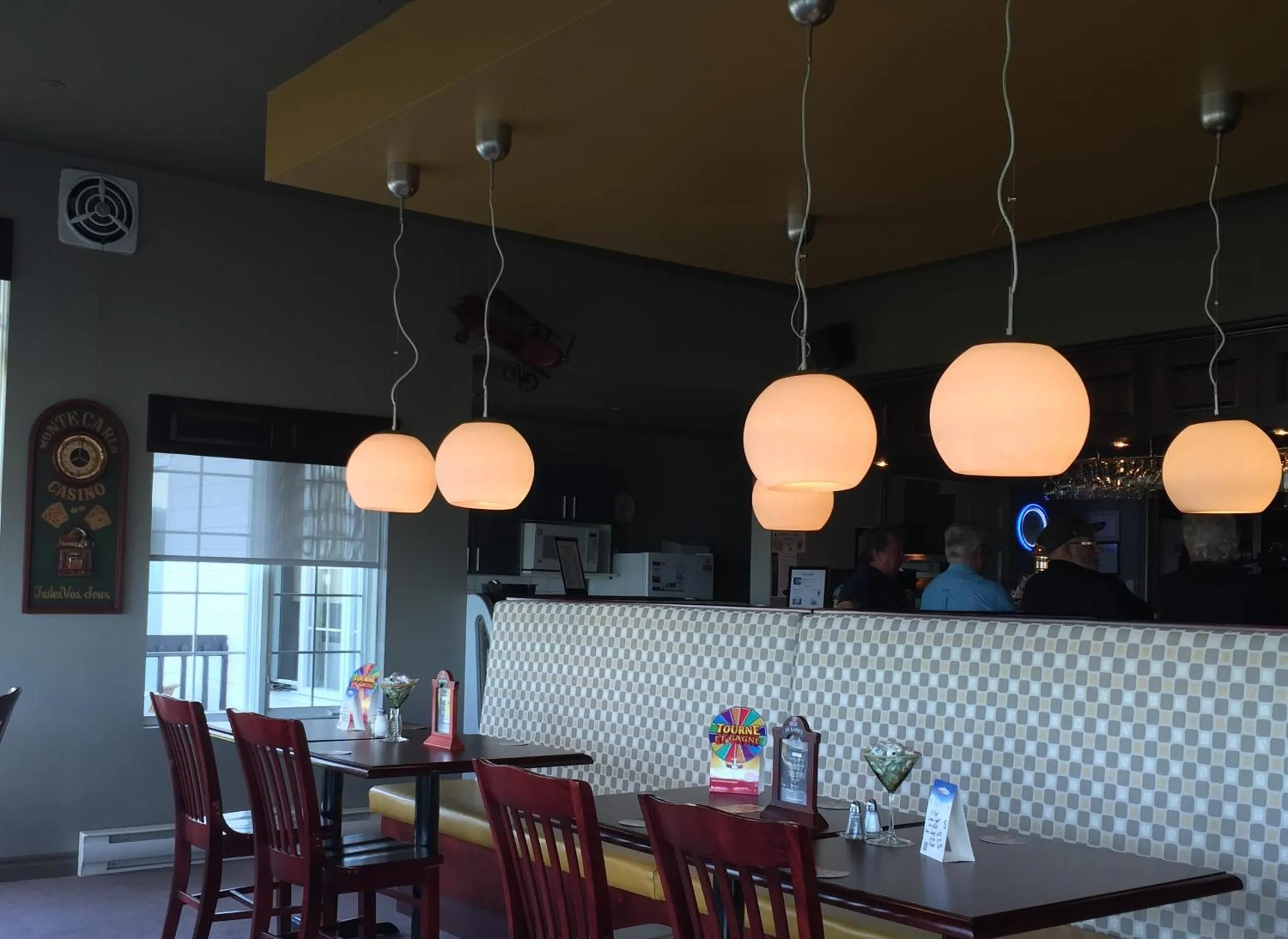 Food and drinks in Hôtel Maison Blanche