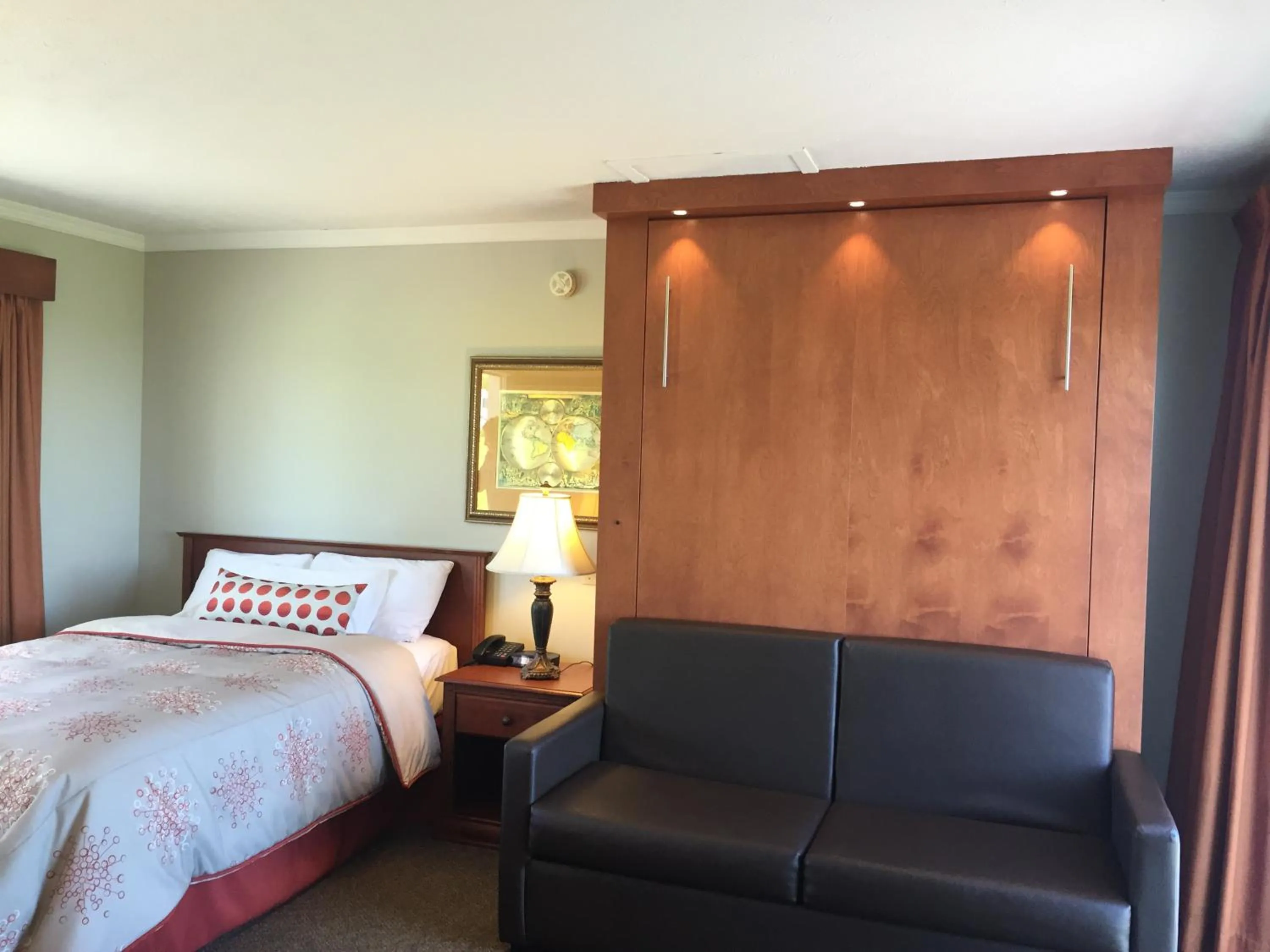 Photo of the whole room, Bed in Hôtel Maison Blanche