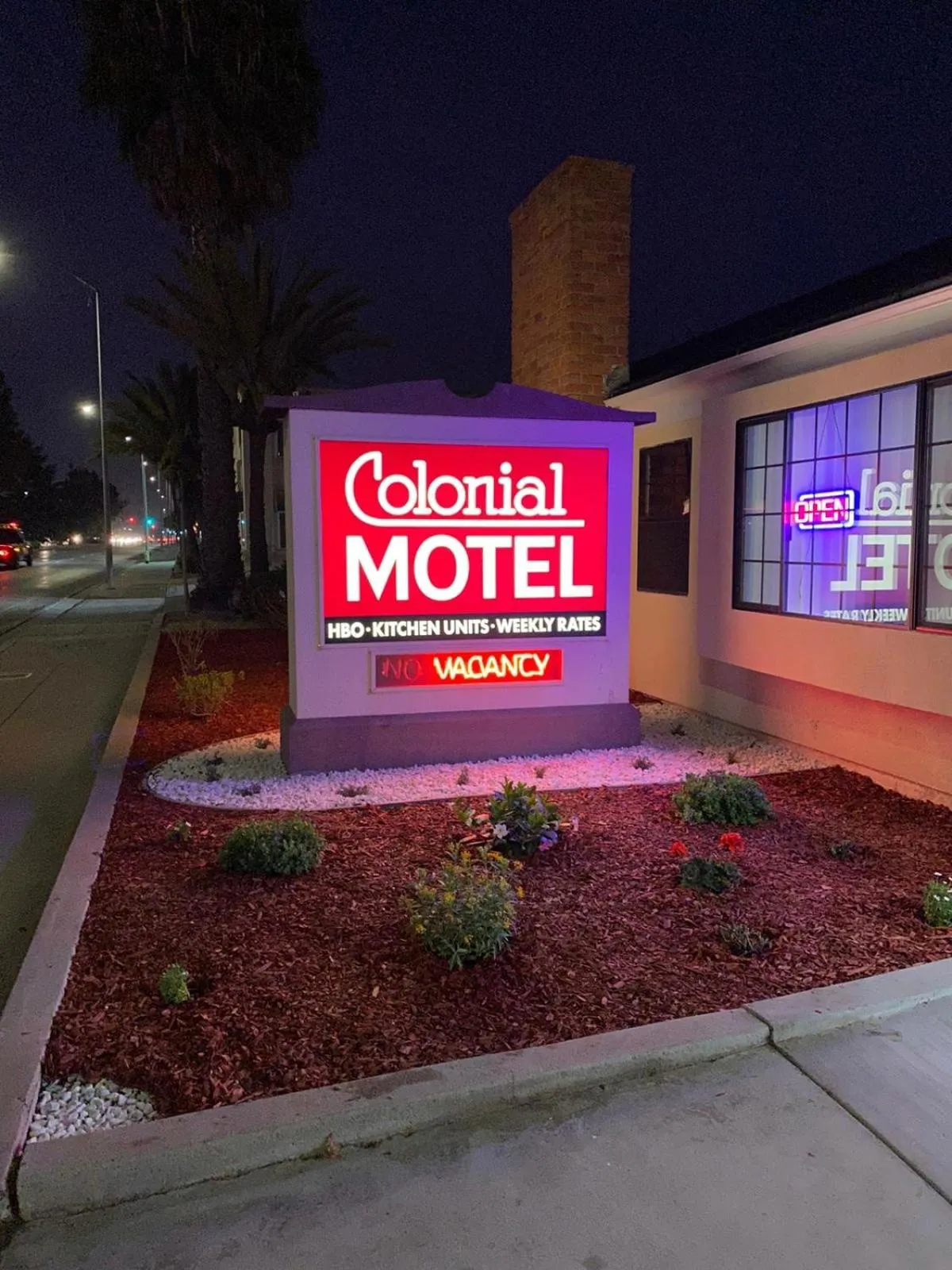 Colonial Motel