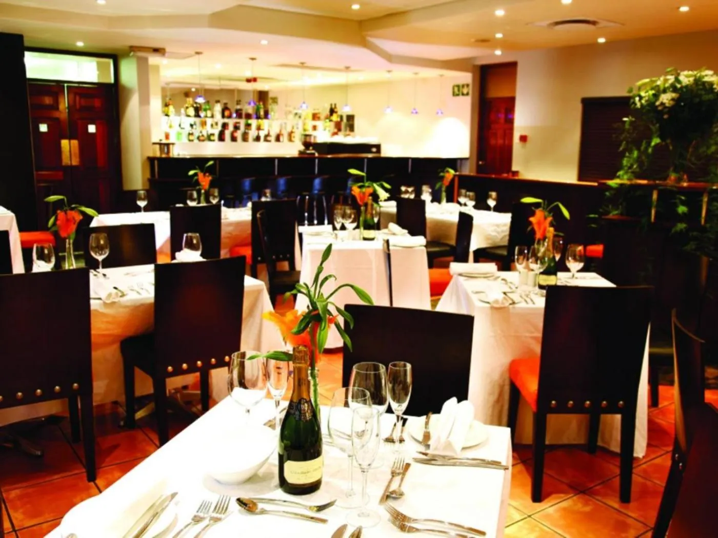 Dining area in Court Classique Suite Hotel
