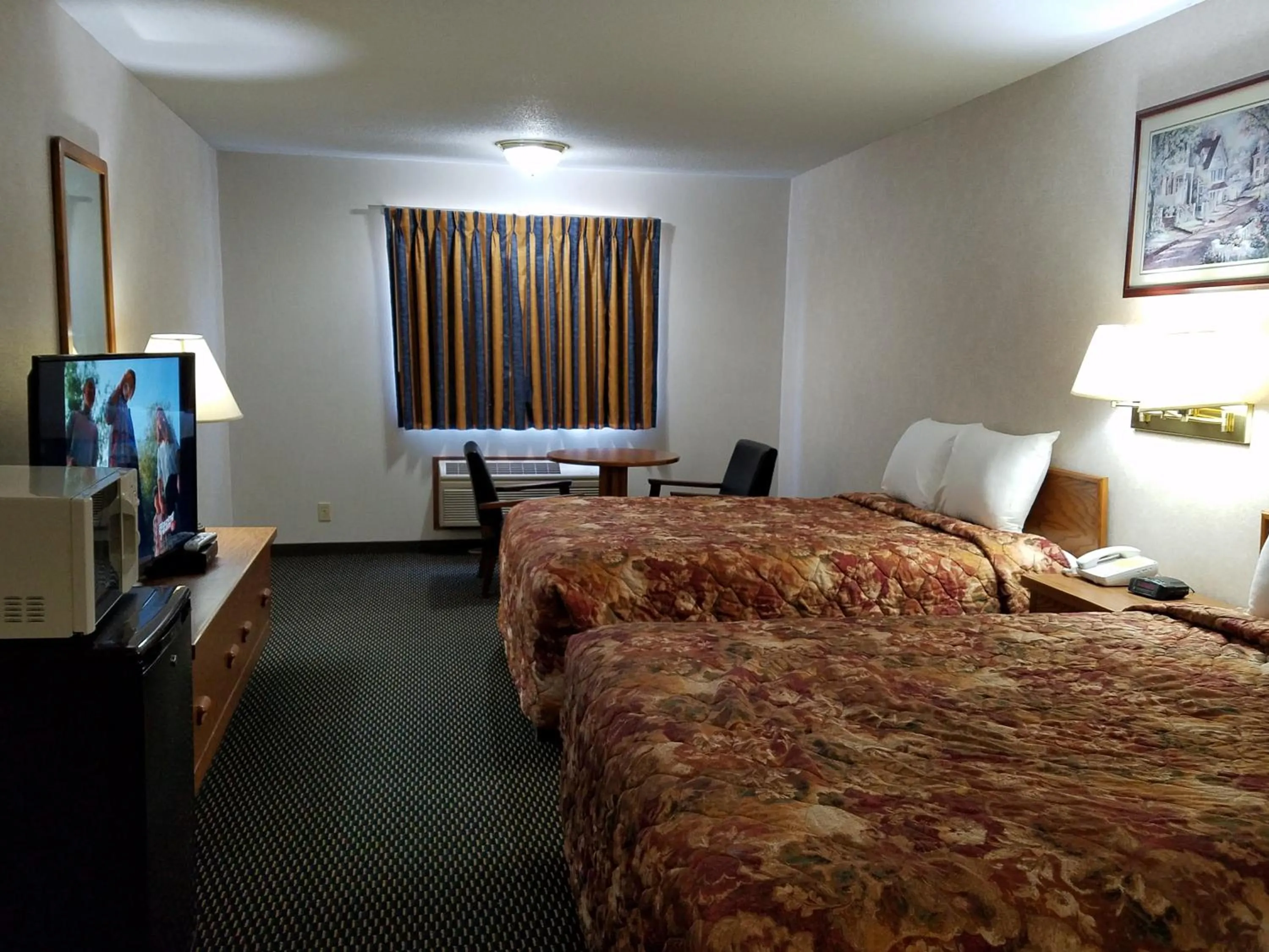 Photo of the whole room, Bed in Rodeway Inn Blair
