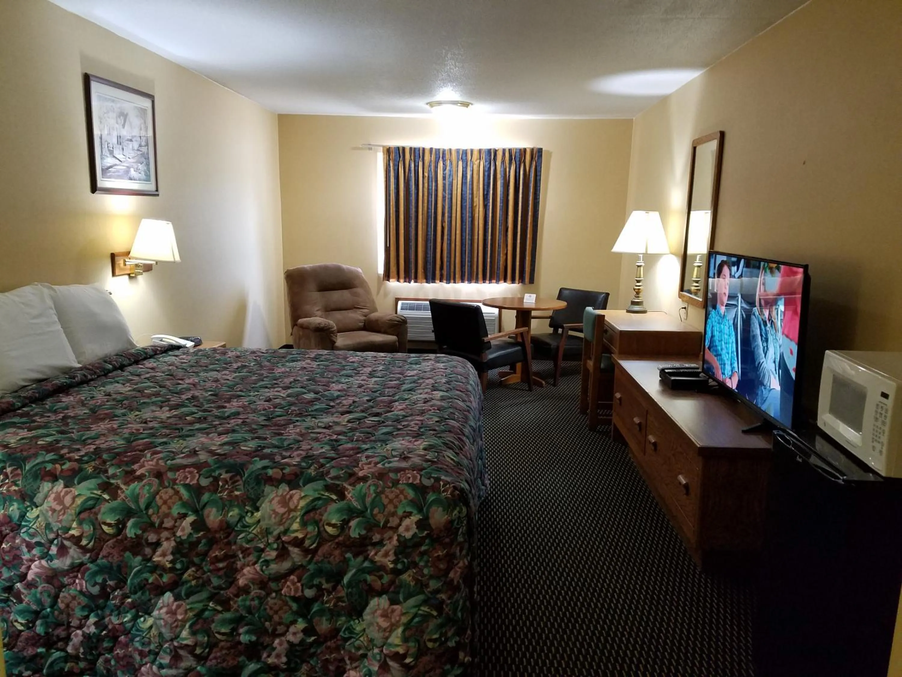 Photo of the whole room, Bed in Rodeway Inn Blair