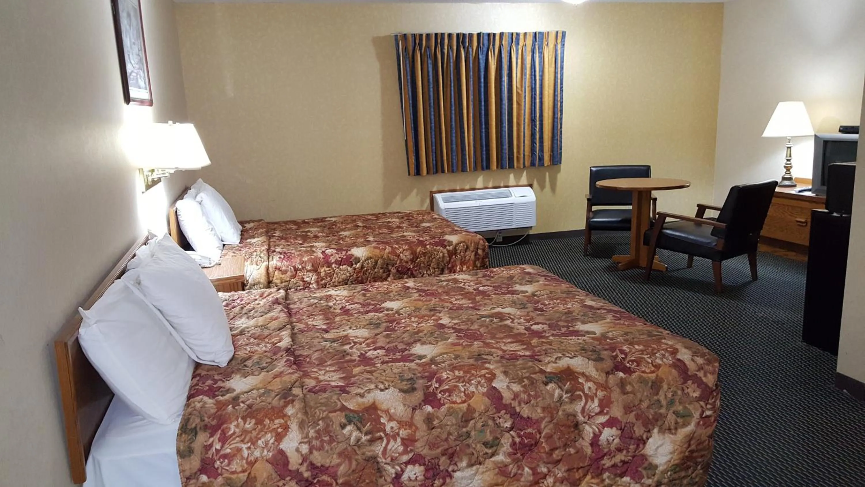 Photo of the whole room, Bed in Rodeway Inn Blair