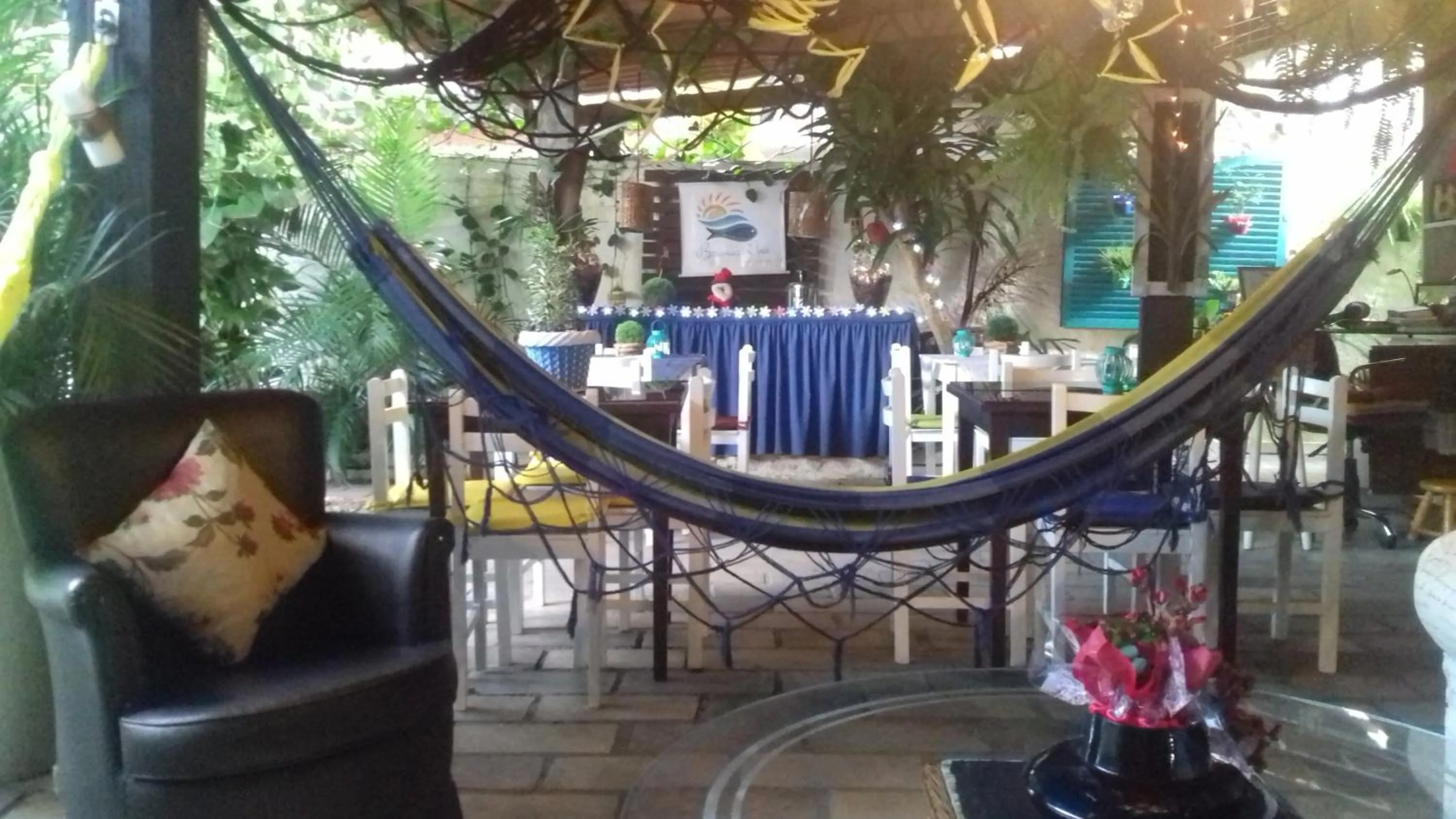 Restaurant/places to eat in Brumar Inn