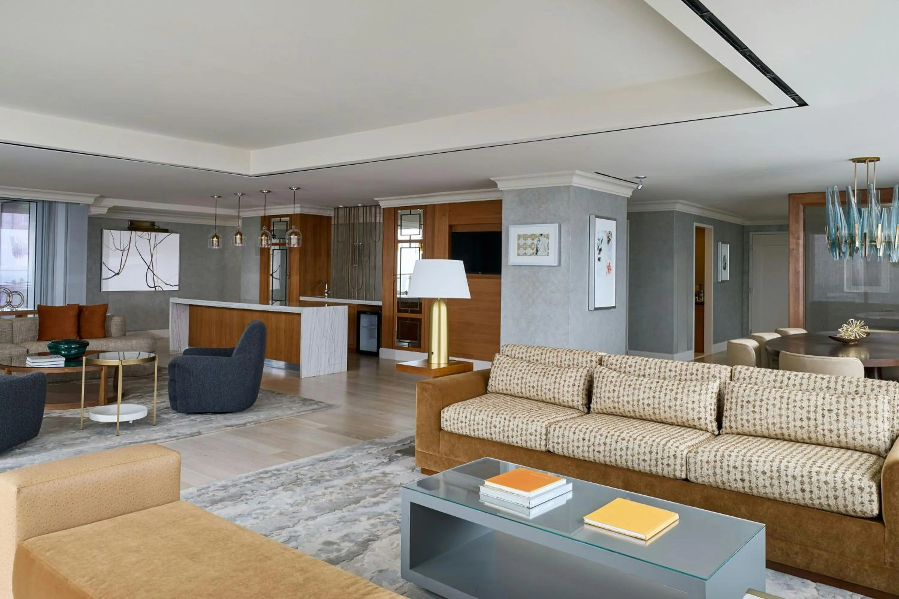 Living room in Marriott Marquis Houston