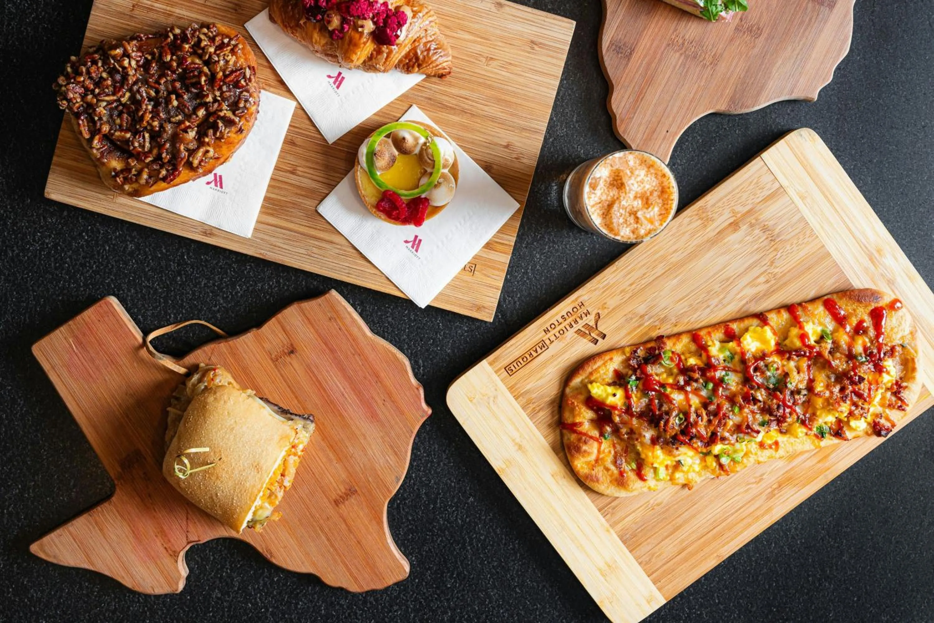 Restaurant/places to eat in Marriott Marquis Houston