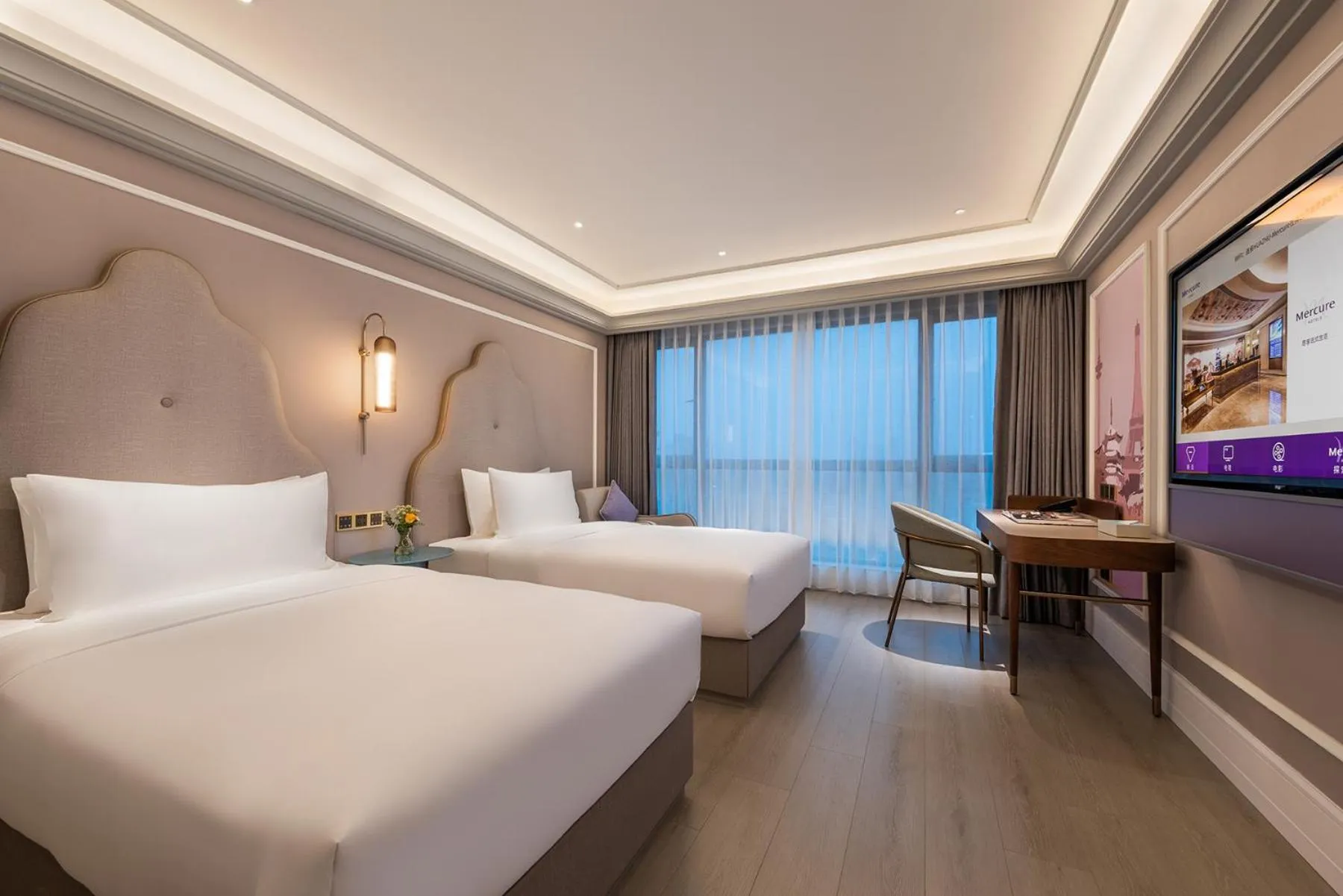 View (from property/room), Bed in Mercure Nantong Downtown